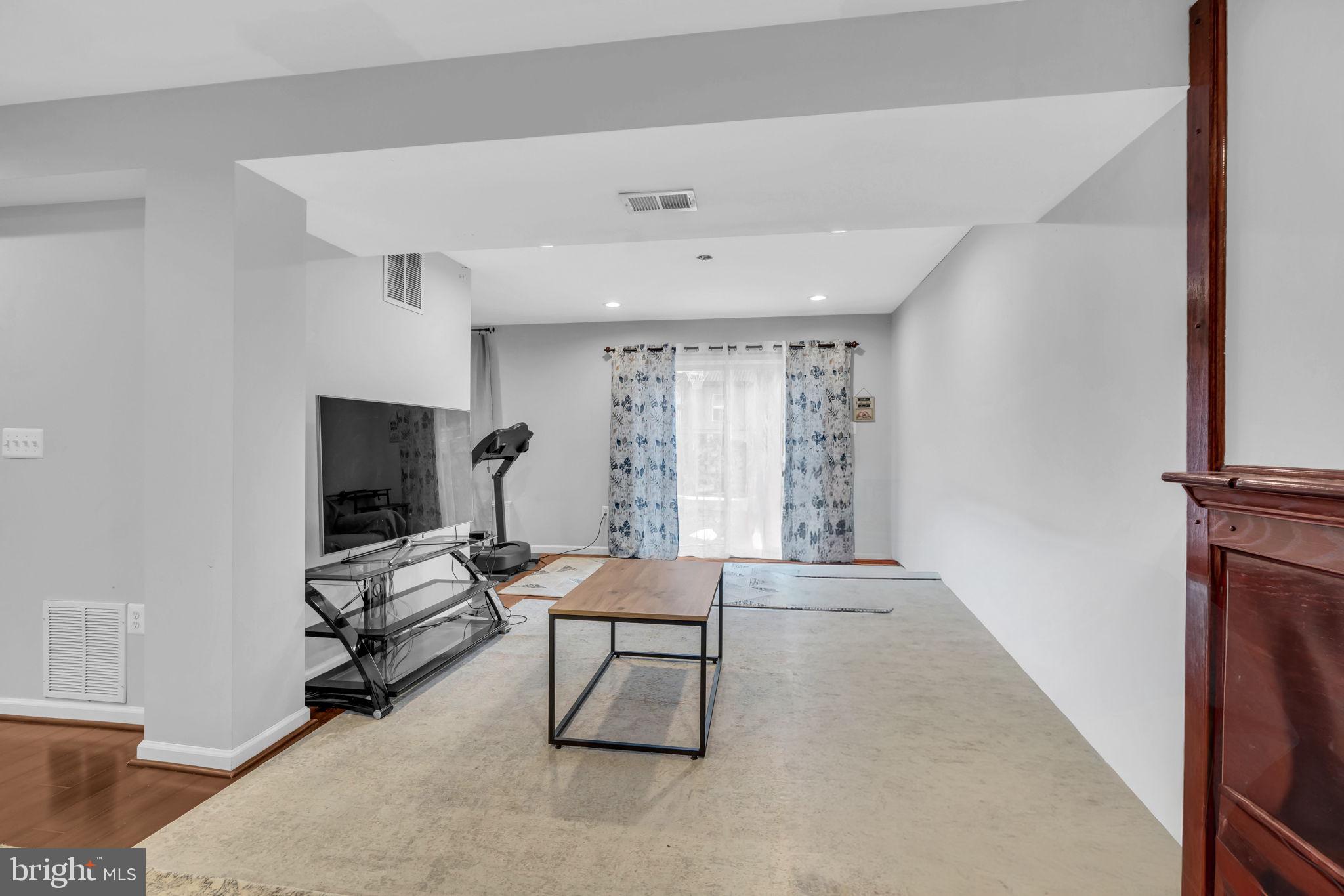 SOUTH RIDING - Residential