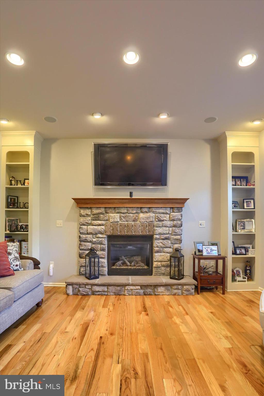 HILLS OF WATERFORD - Residential