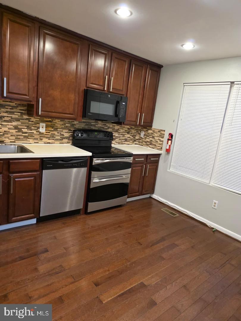 20 DELAFIELD COURT