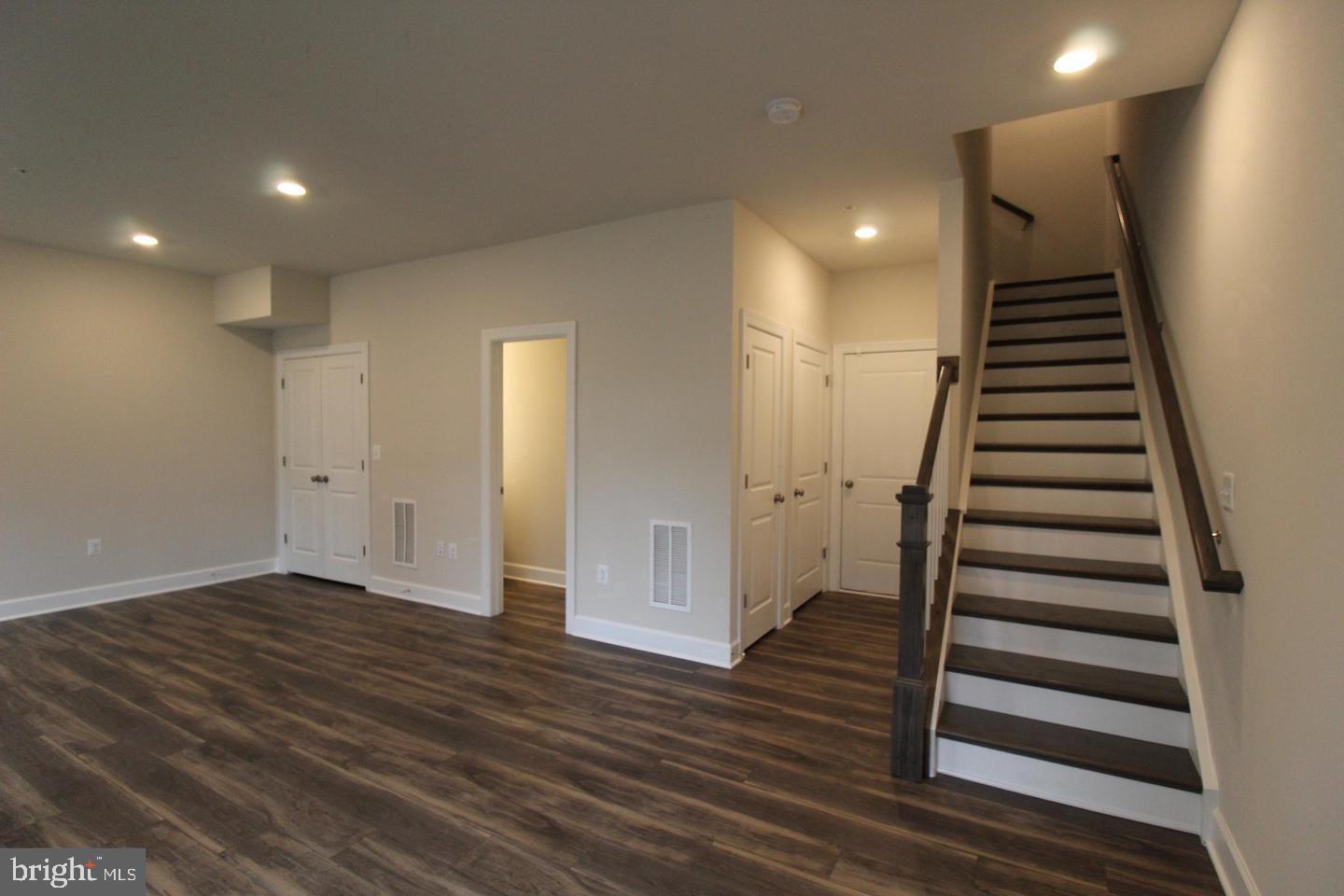 METRO WALK AT MOOREFIELD STATION - Residential Lease