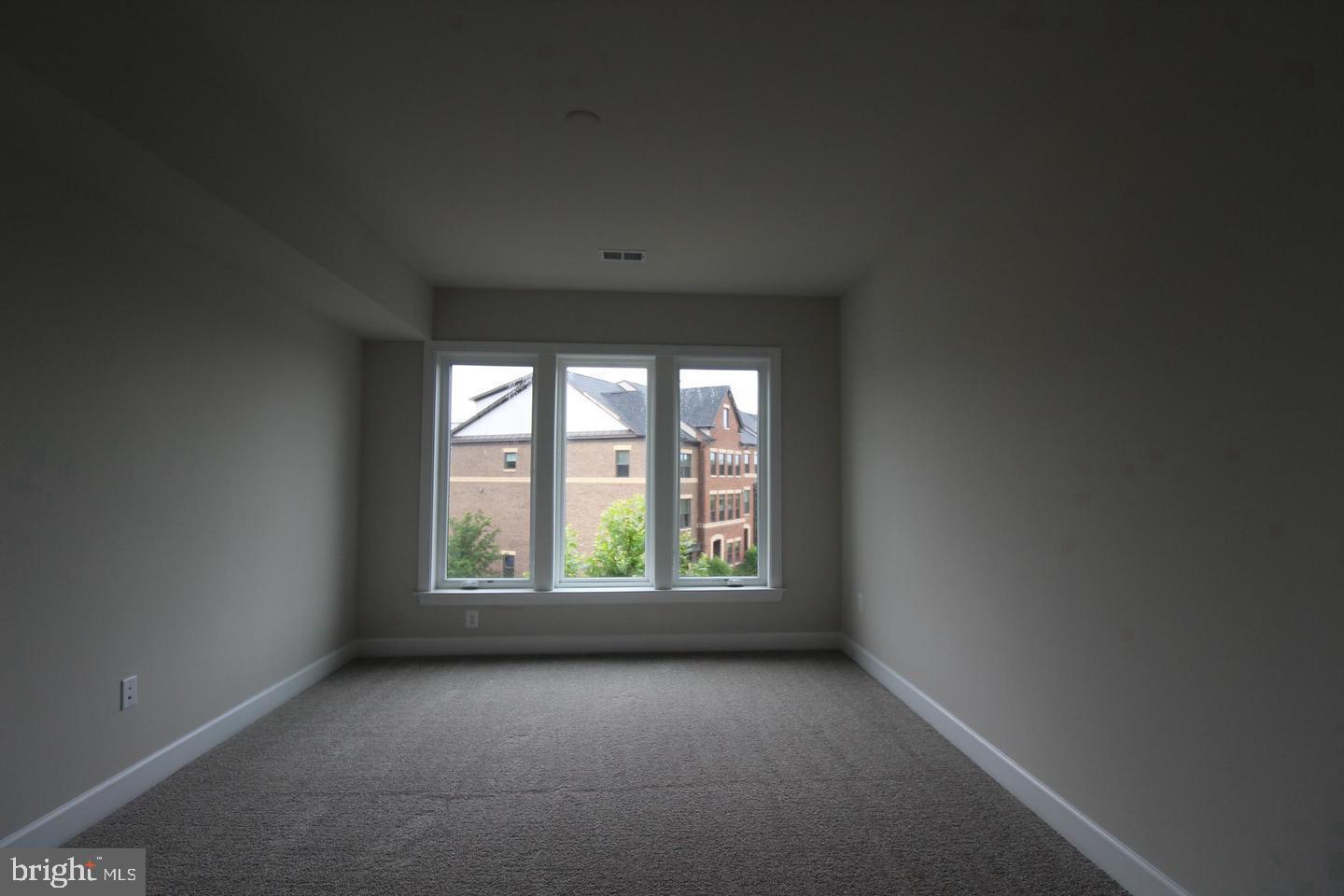 METRO WALK AT MOOREFIELD STATION - Residential Lease