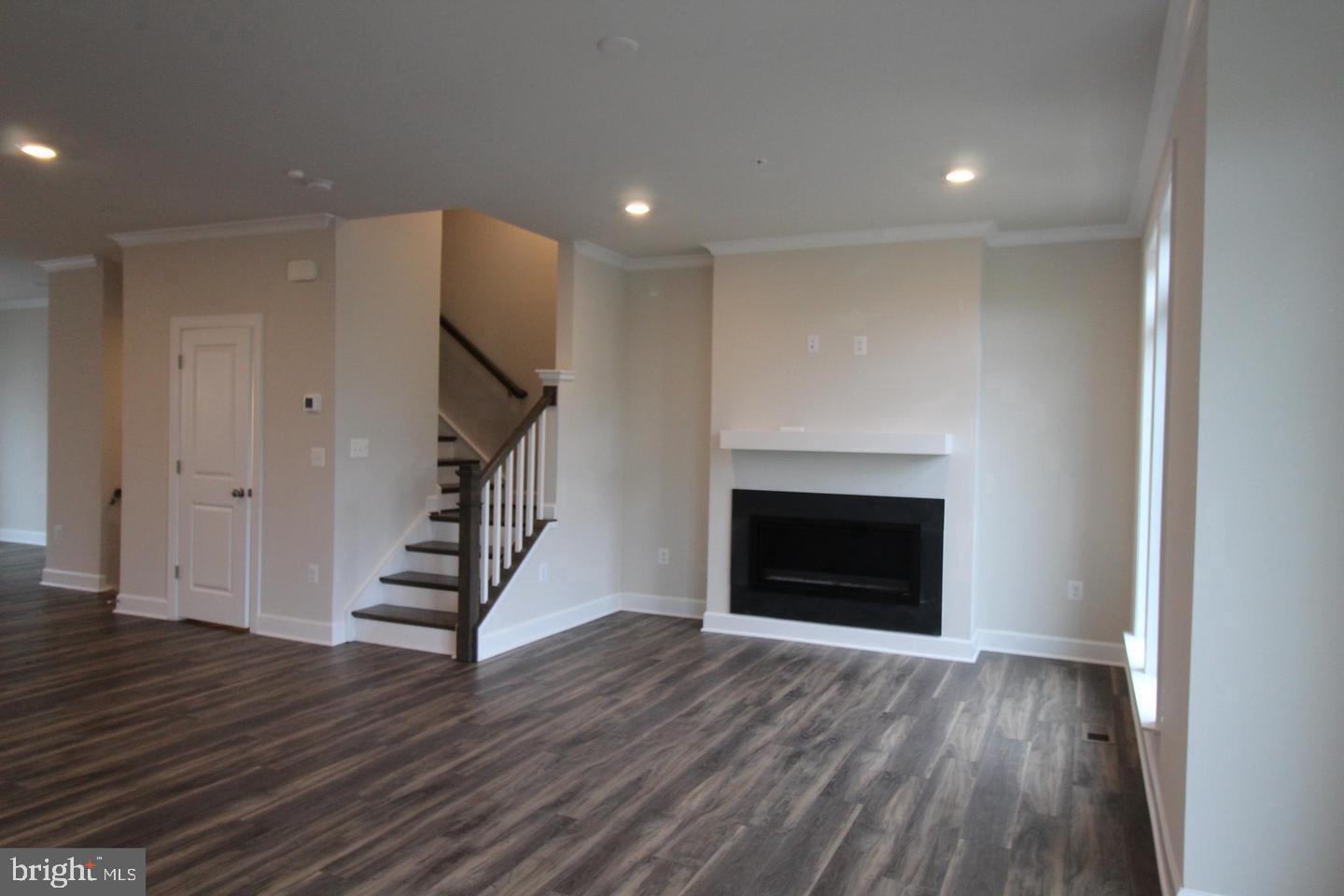 METRO WALK AT MOOREFIELD STATION - Residential Lease