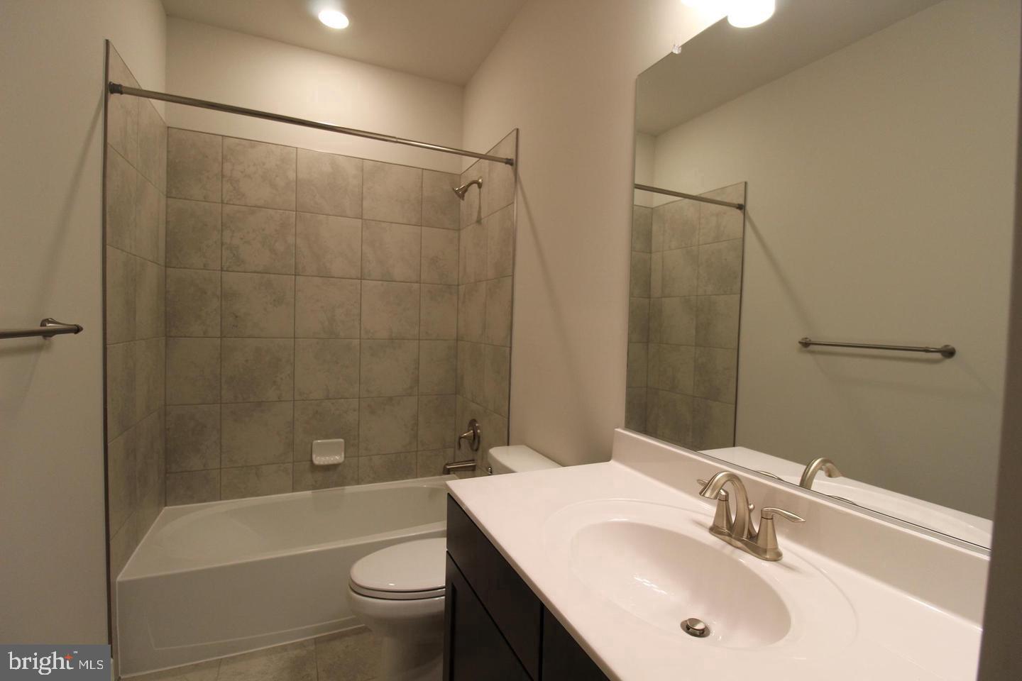 METRO WALK AT MOOREFIELD STATION - Residential Lease