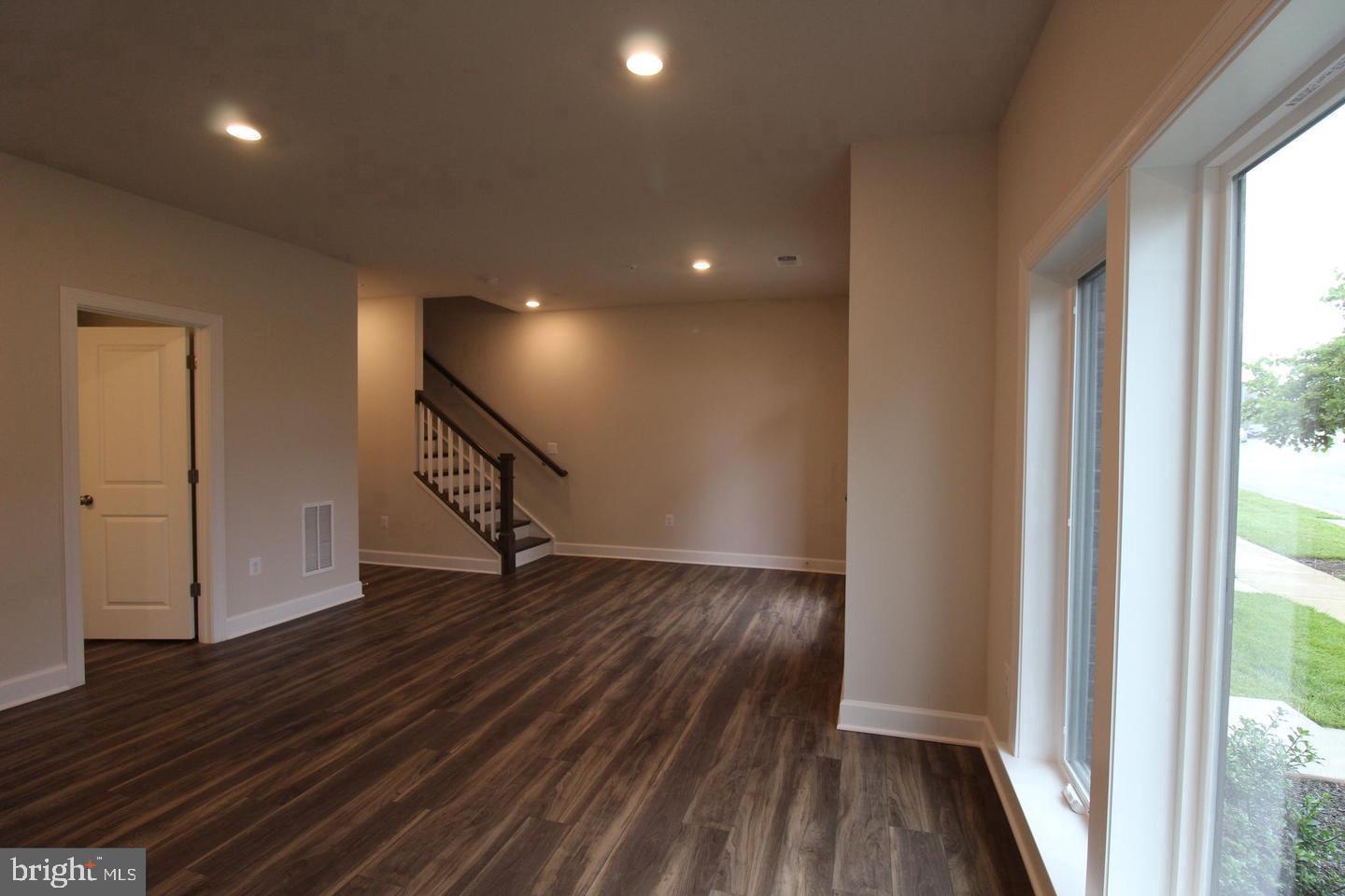 METRO WALK AT MOOREFIELD STATION - Residential Lease