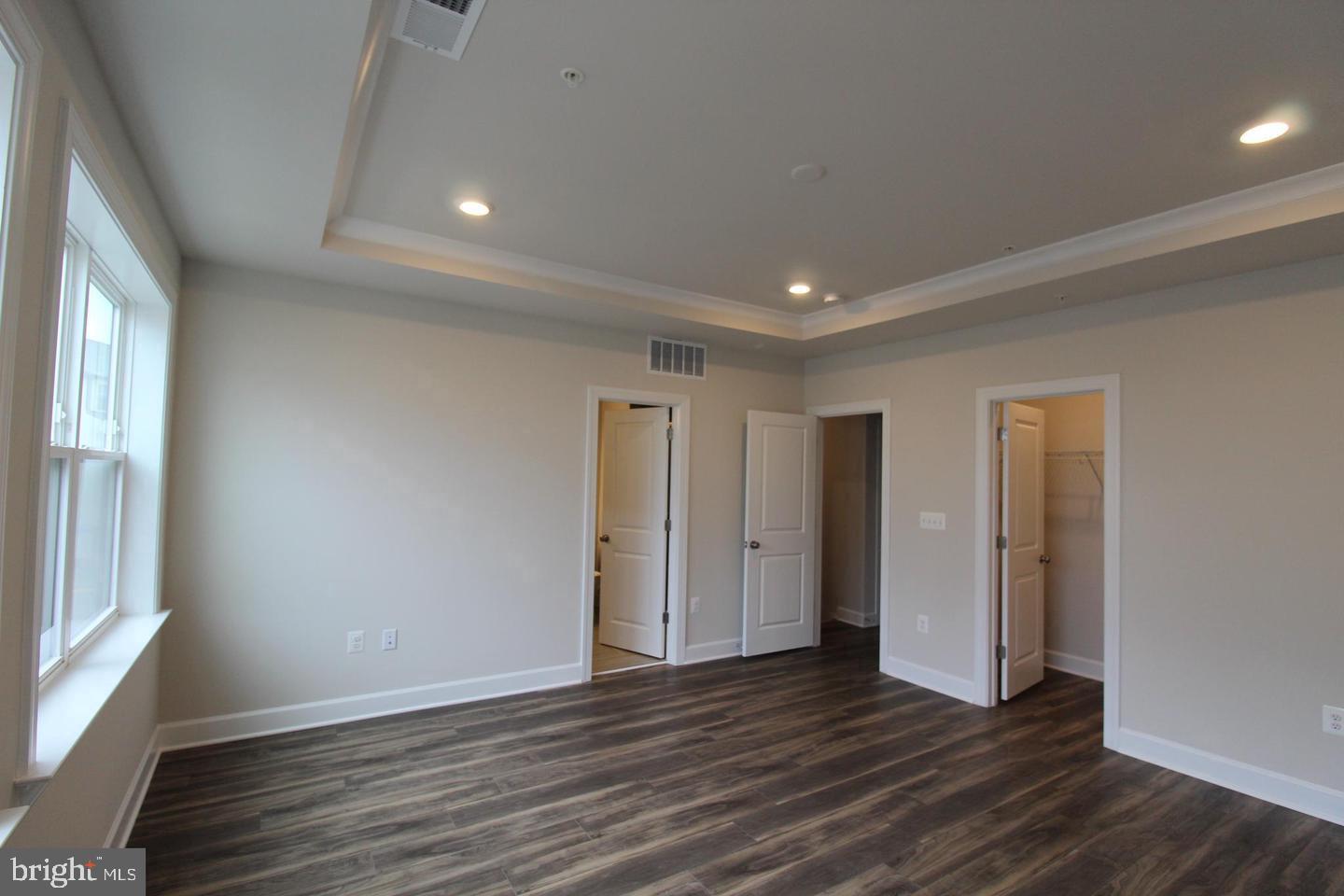 METRO WALK AT MOOREFIELD STATION - Residential Lease