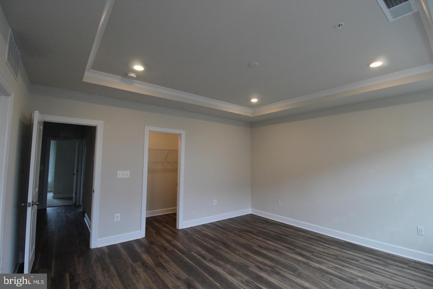 METRO WALK AT MOOREFIELD STATION - Residential Lease