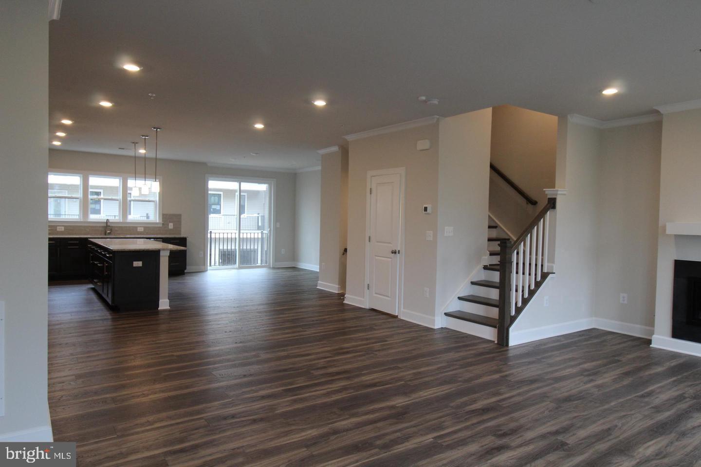 METRO WALK AT MOOREFIELD STATION - Residential Lease