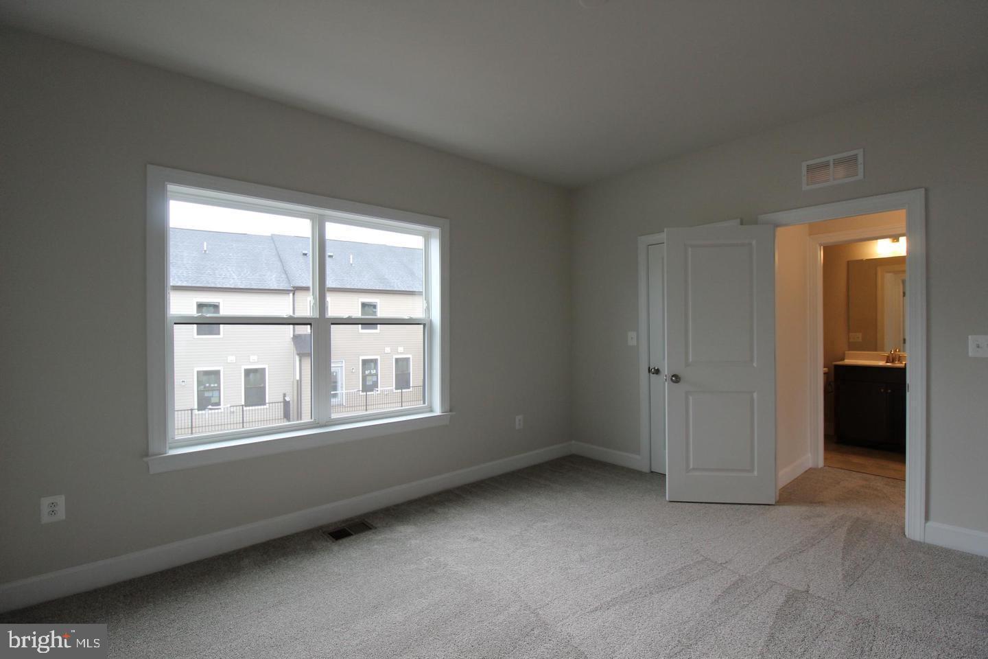 METRO WALK AT MOOREFIELD STATION - Residential Lease