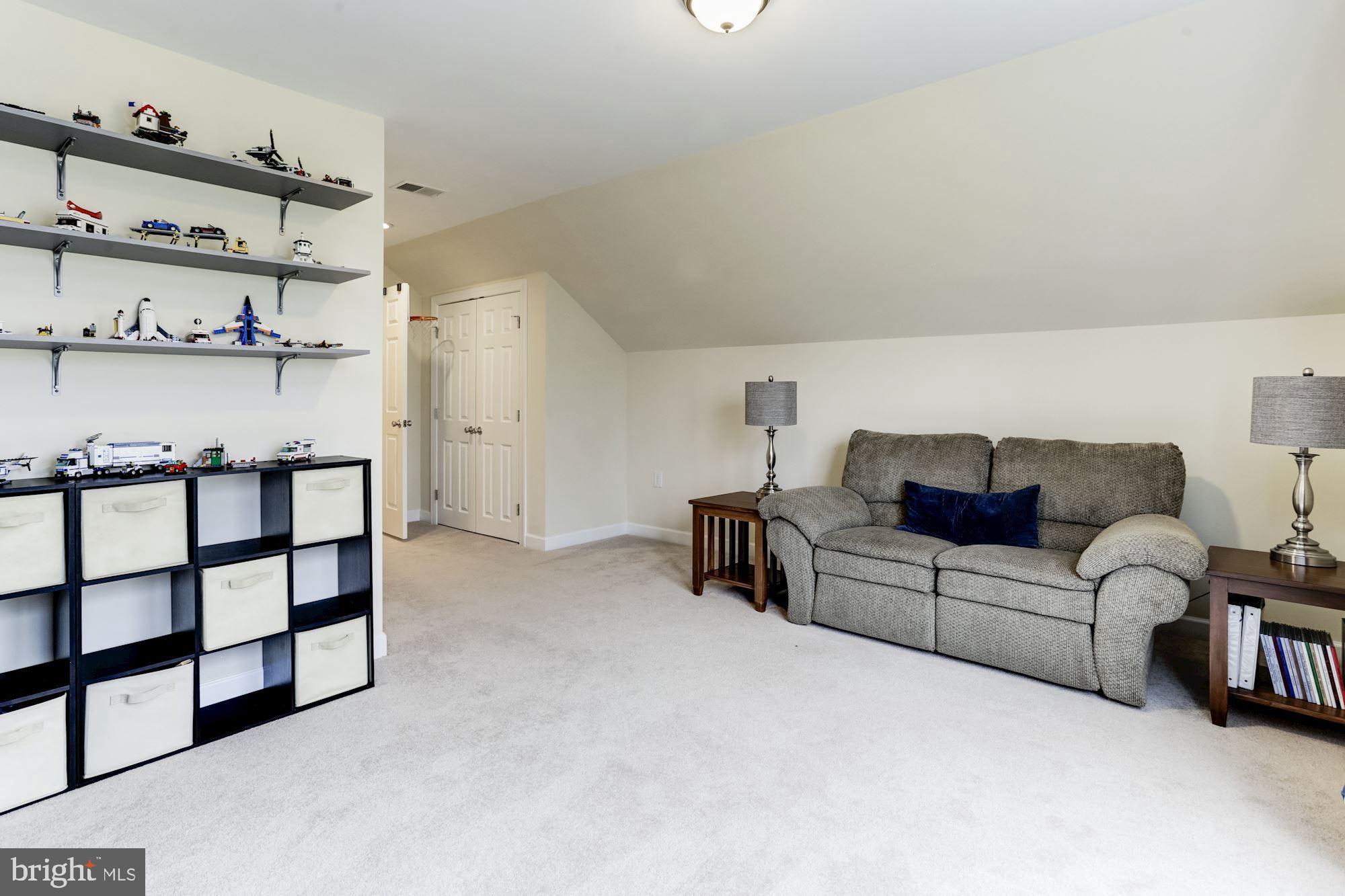 EASTLAND - Residential