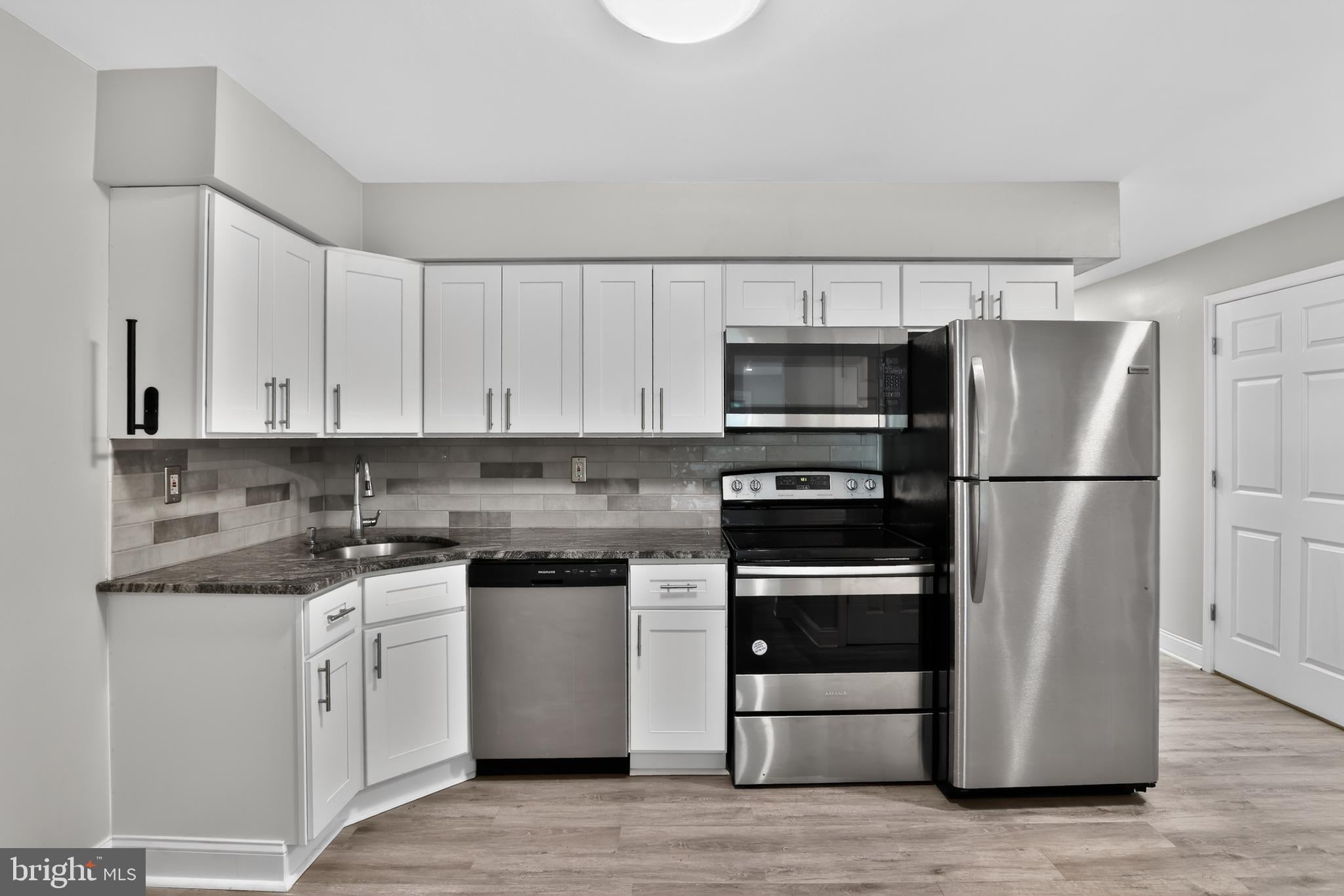 1807 SILVER COURT