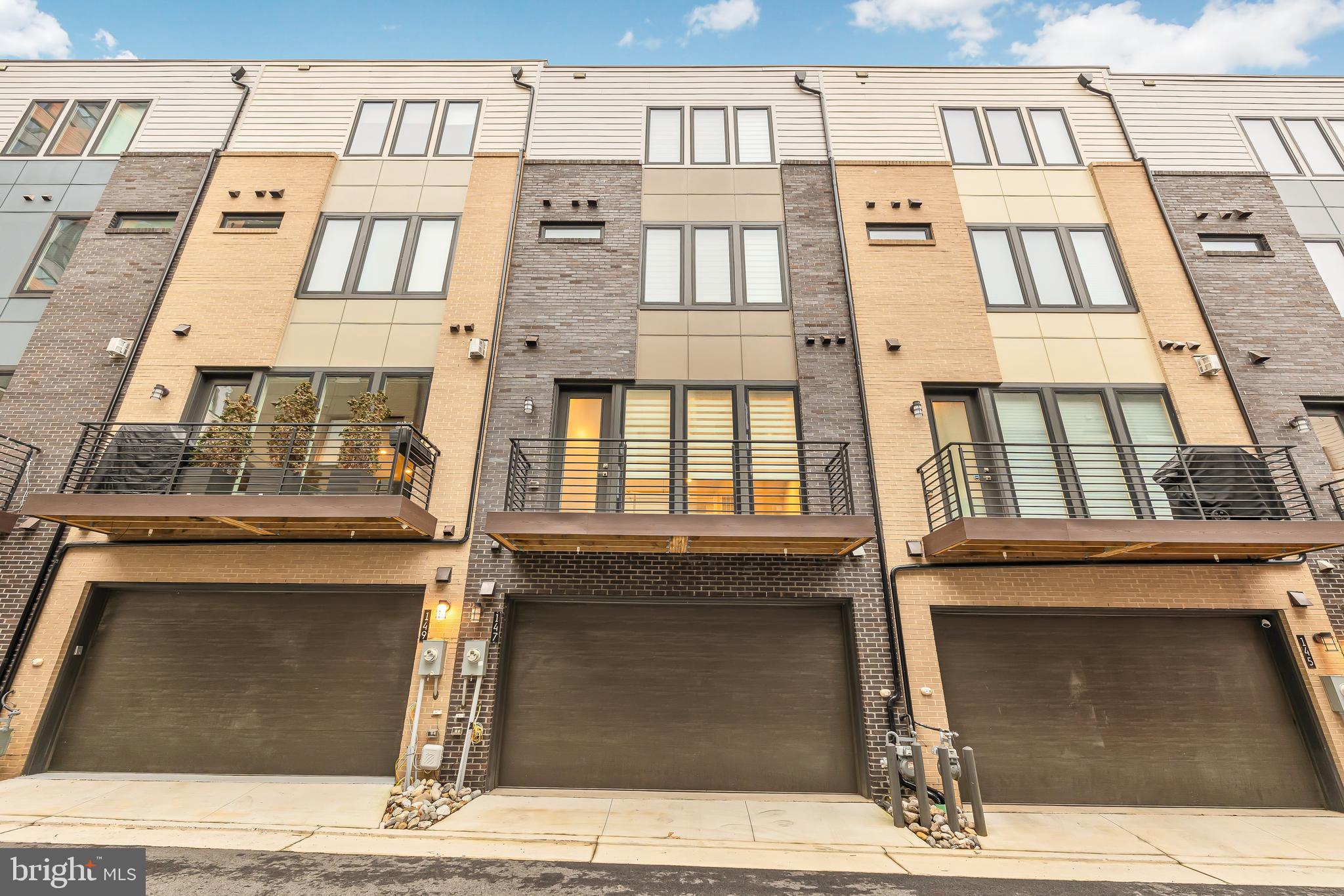 EISENHOWER SQUARE - Residential Lease