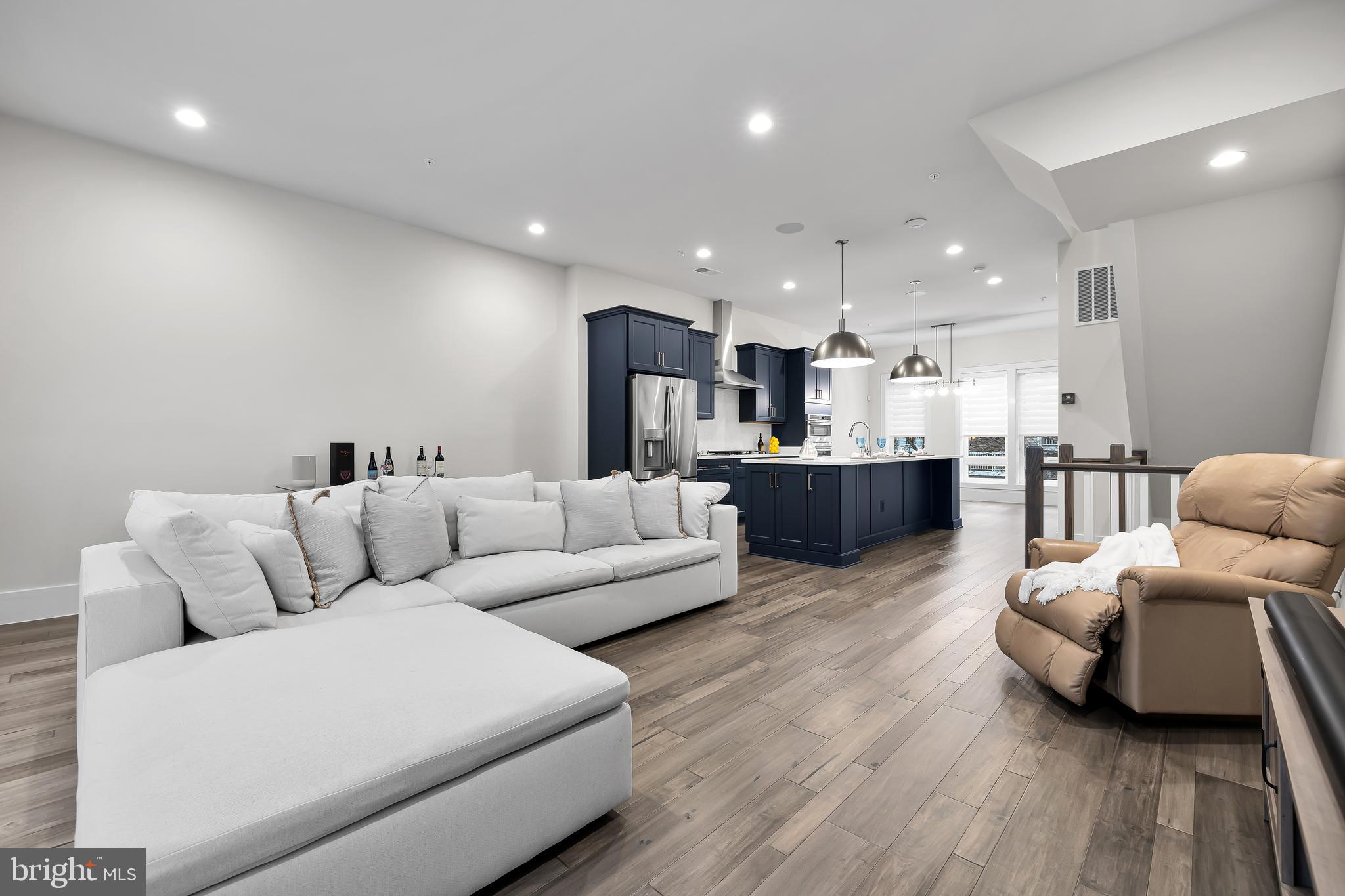 EISENHOWER SQUARE - Residential Lease