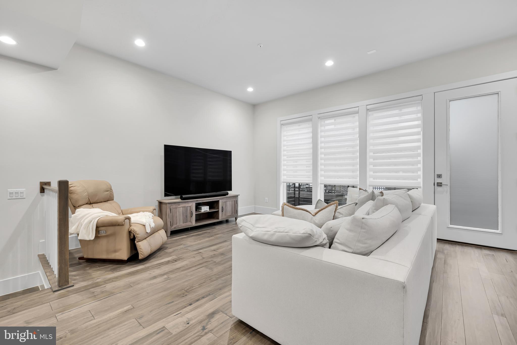 EISENHOWER SQUARE - Residential Lease