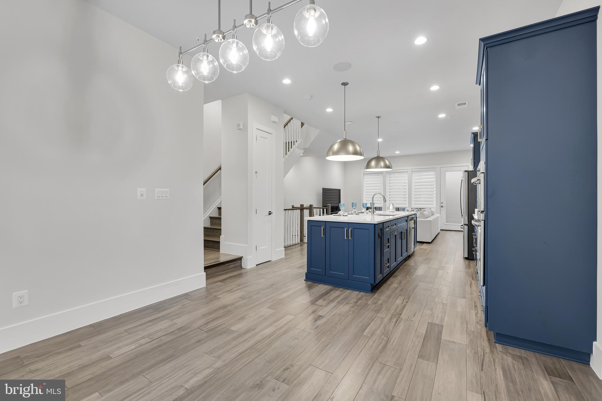 EISENHOWER SQUARE - Residential Lease