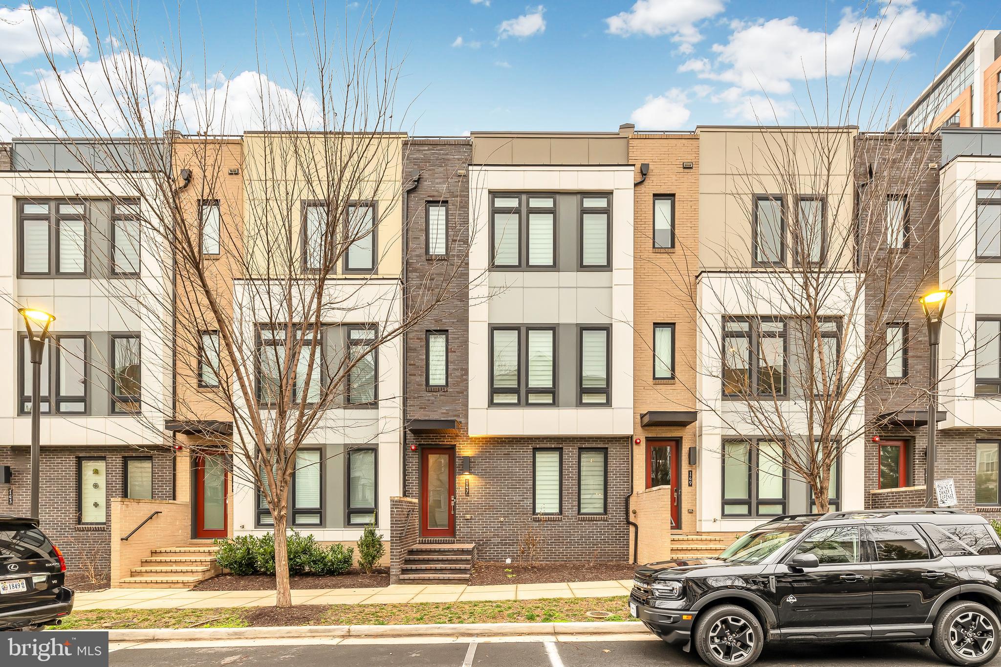 EISENHOWER SQUARE - Residential Lease