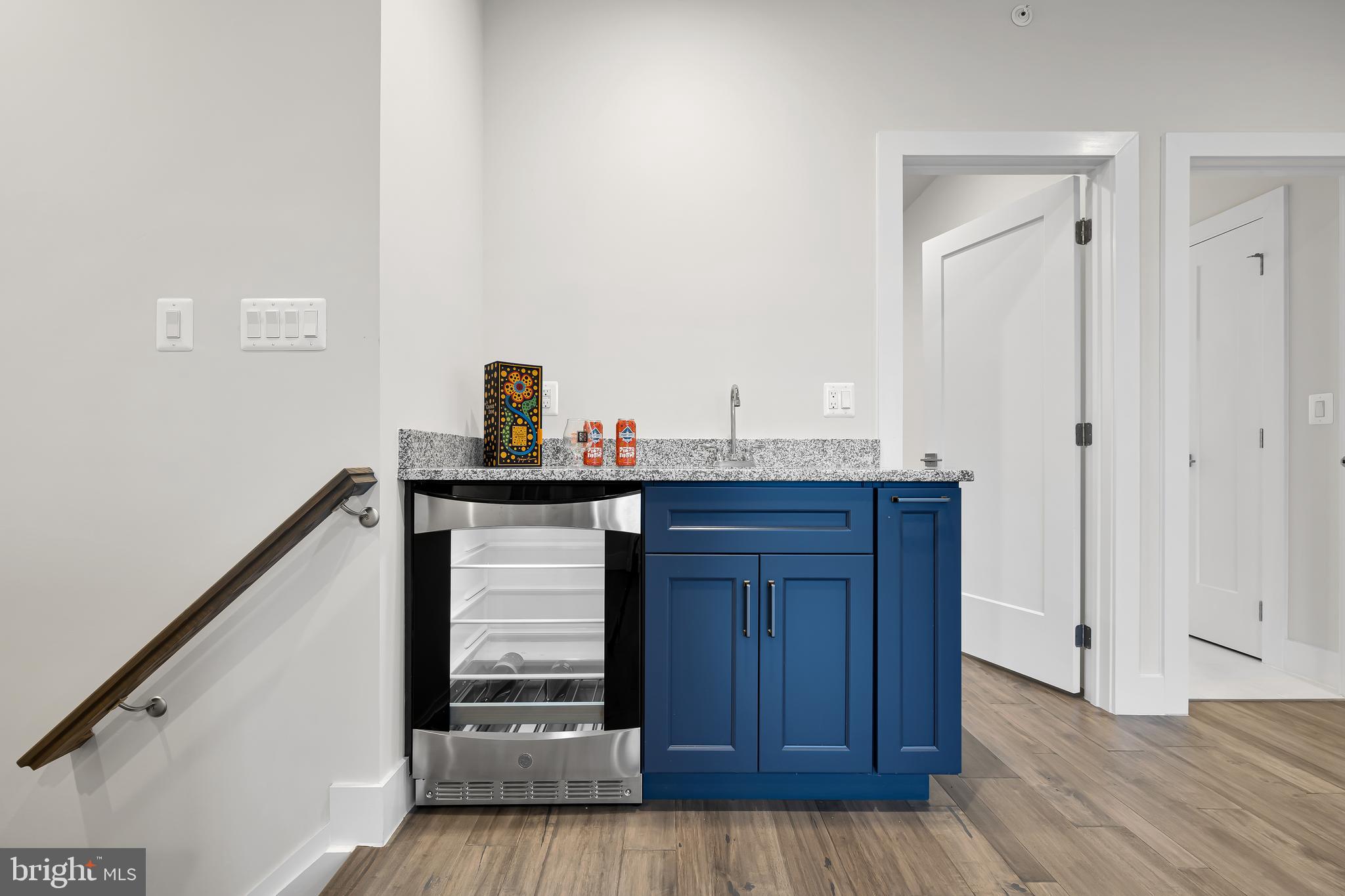 EISENHOWER SQUARE - Residential Lease