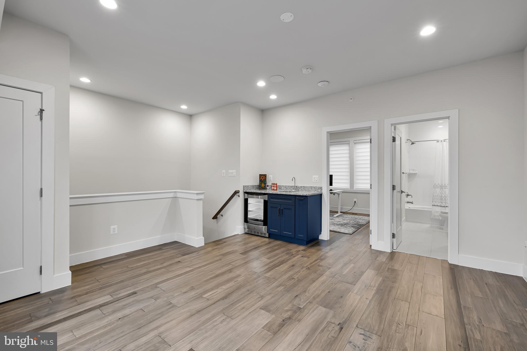 EISENHOWER SQUARE - Residential Lease