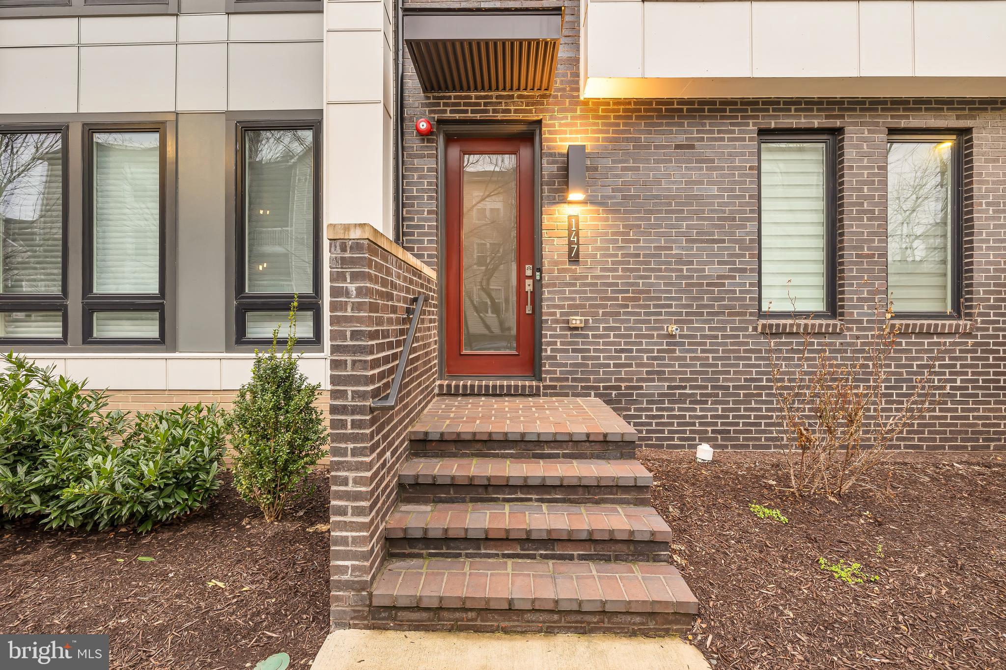 EISENHOWER SQUARE - Residential Lease