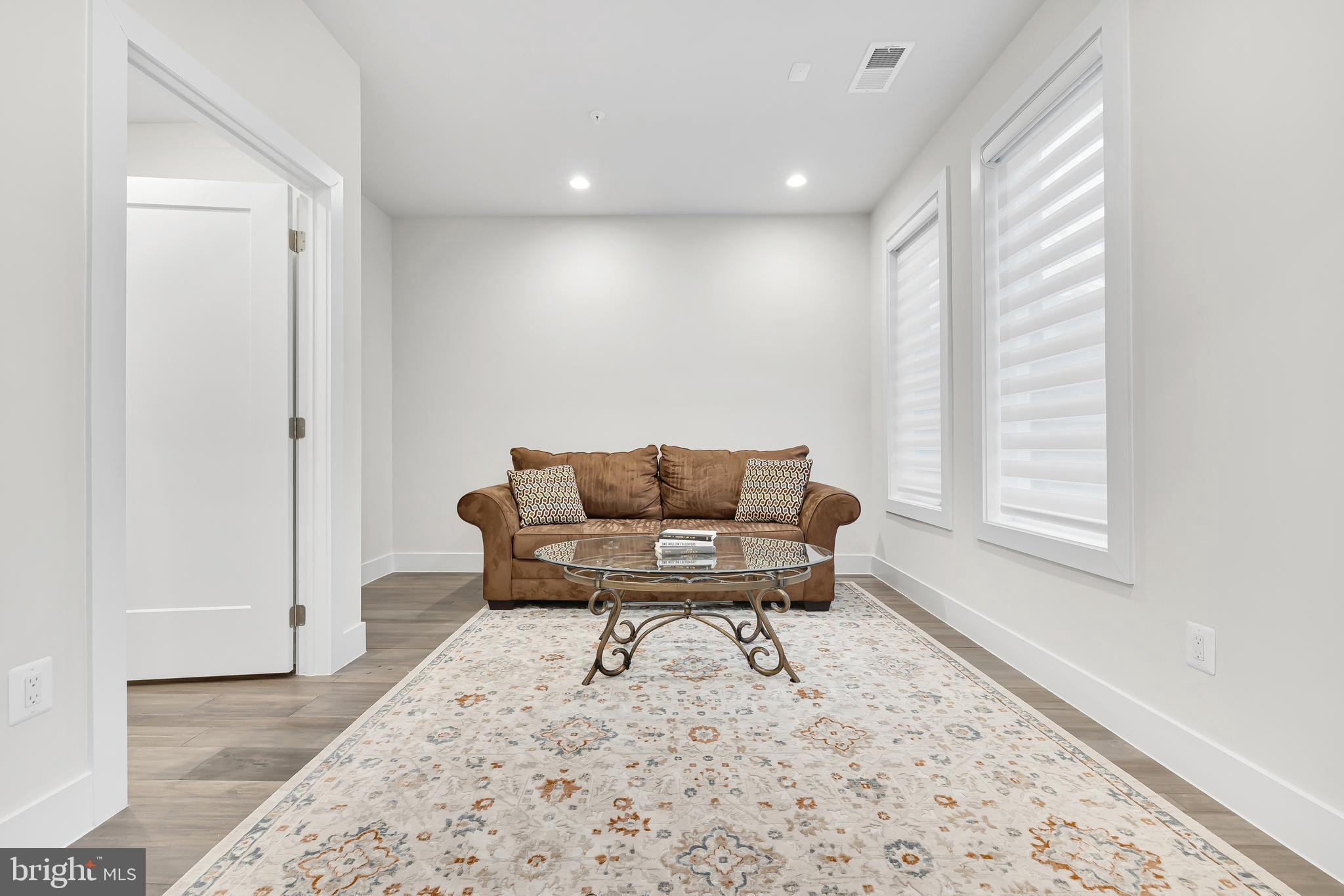 EISENHOWER SQUARE - Residential Lease