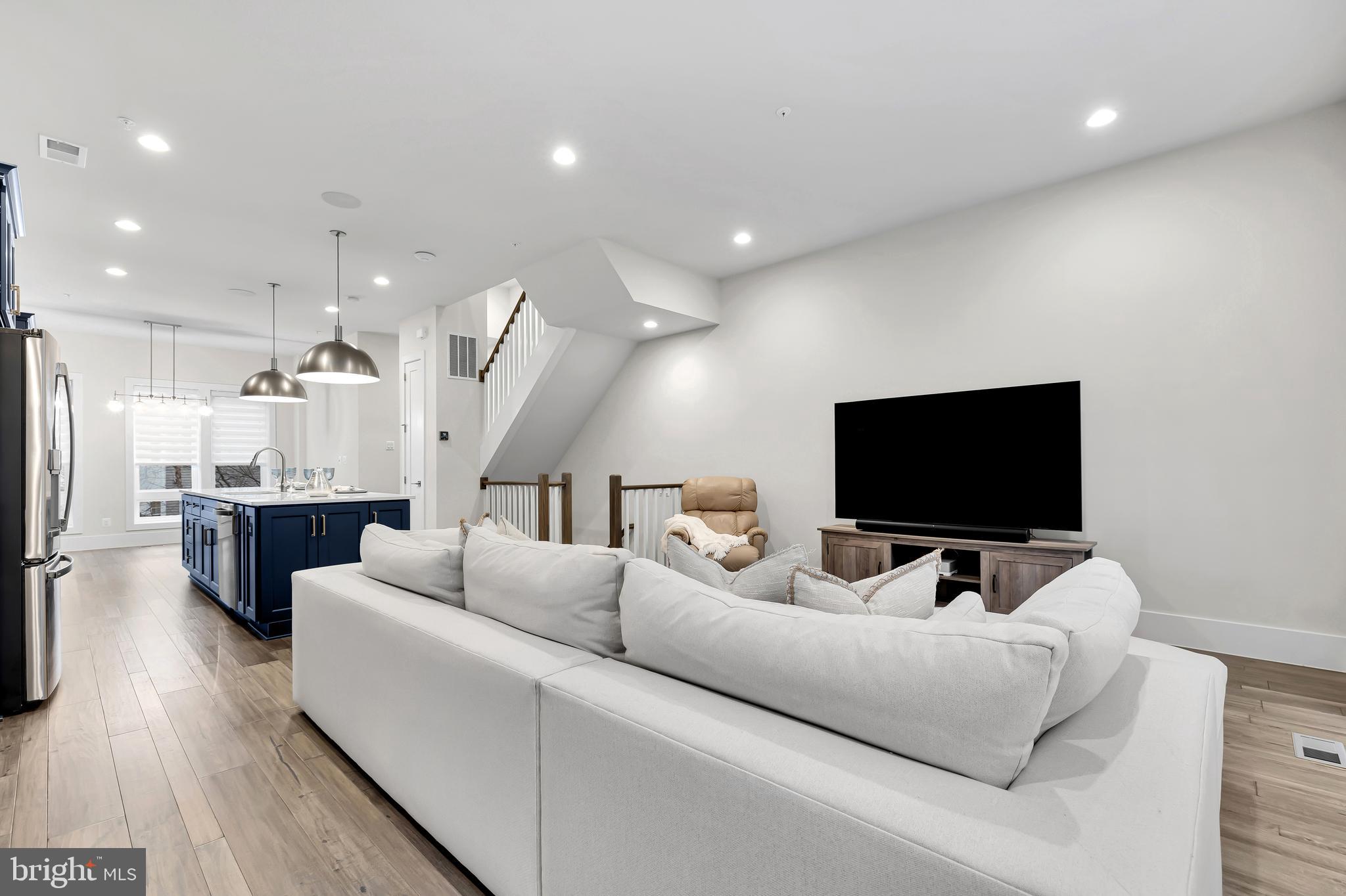 EISENHOWER SQUARE - Residential Lease