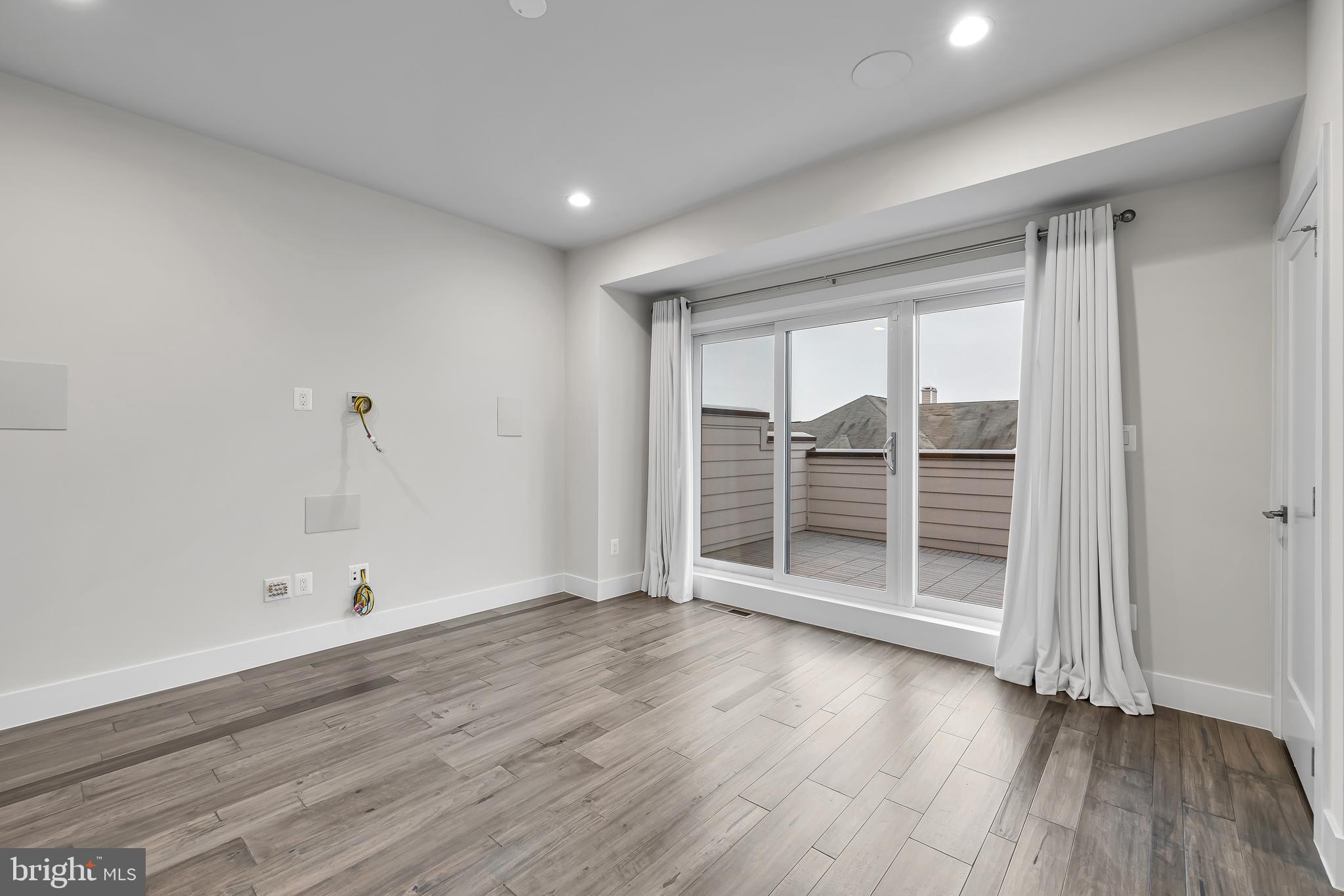 EISENHOWER SQUARE - Residential Lease