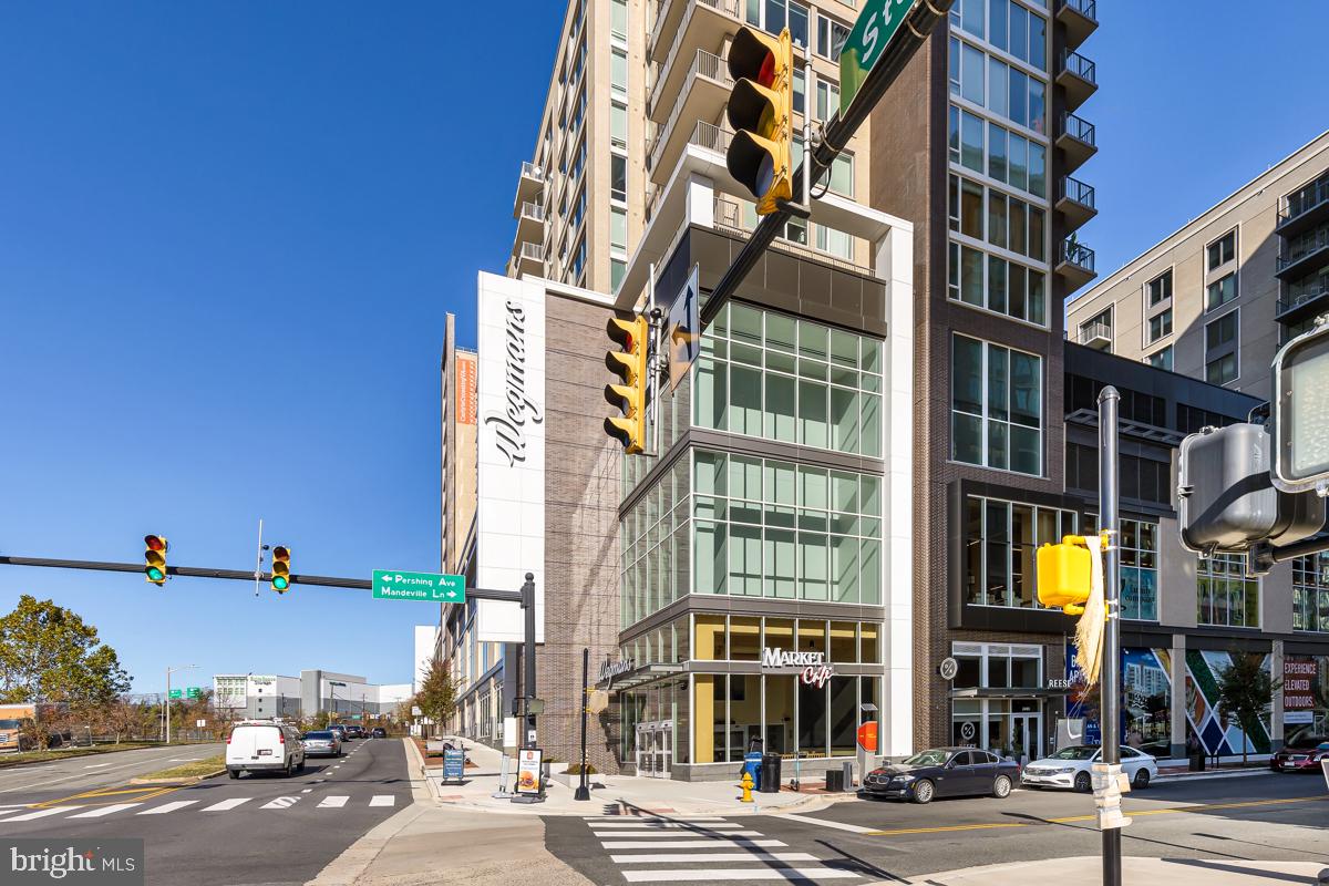 EISENHOWER SQUARE - Residential Lease