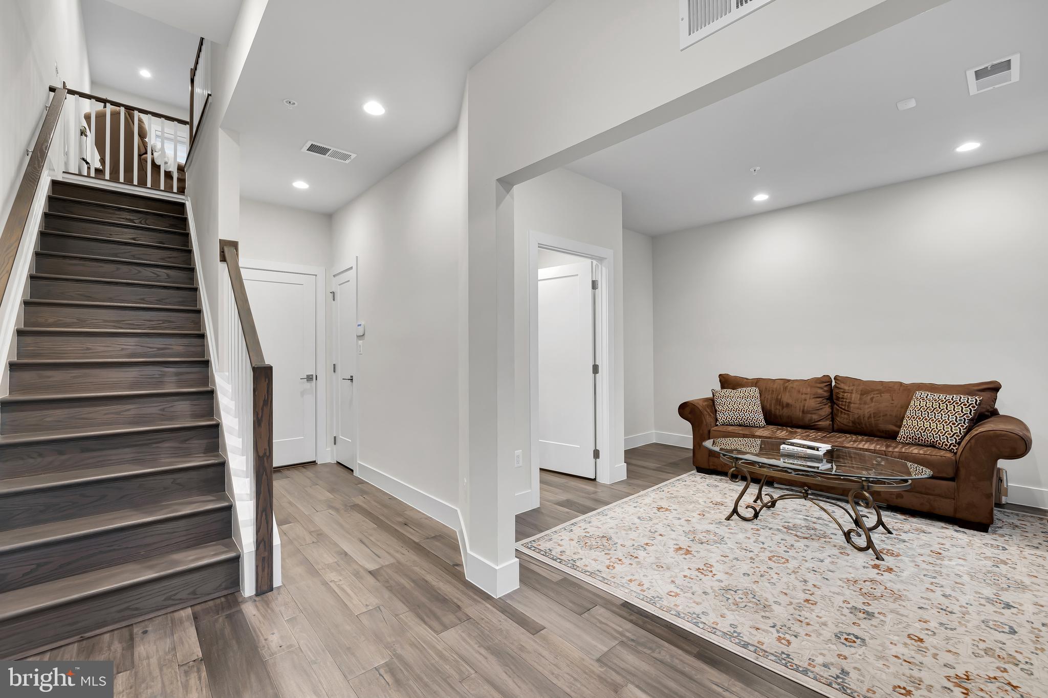 EISENHOWER SQUARE - Residential Lease