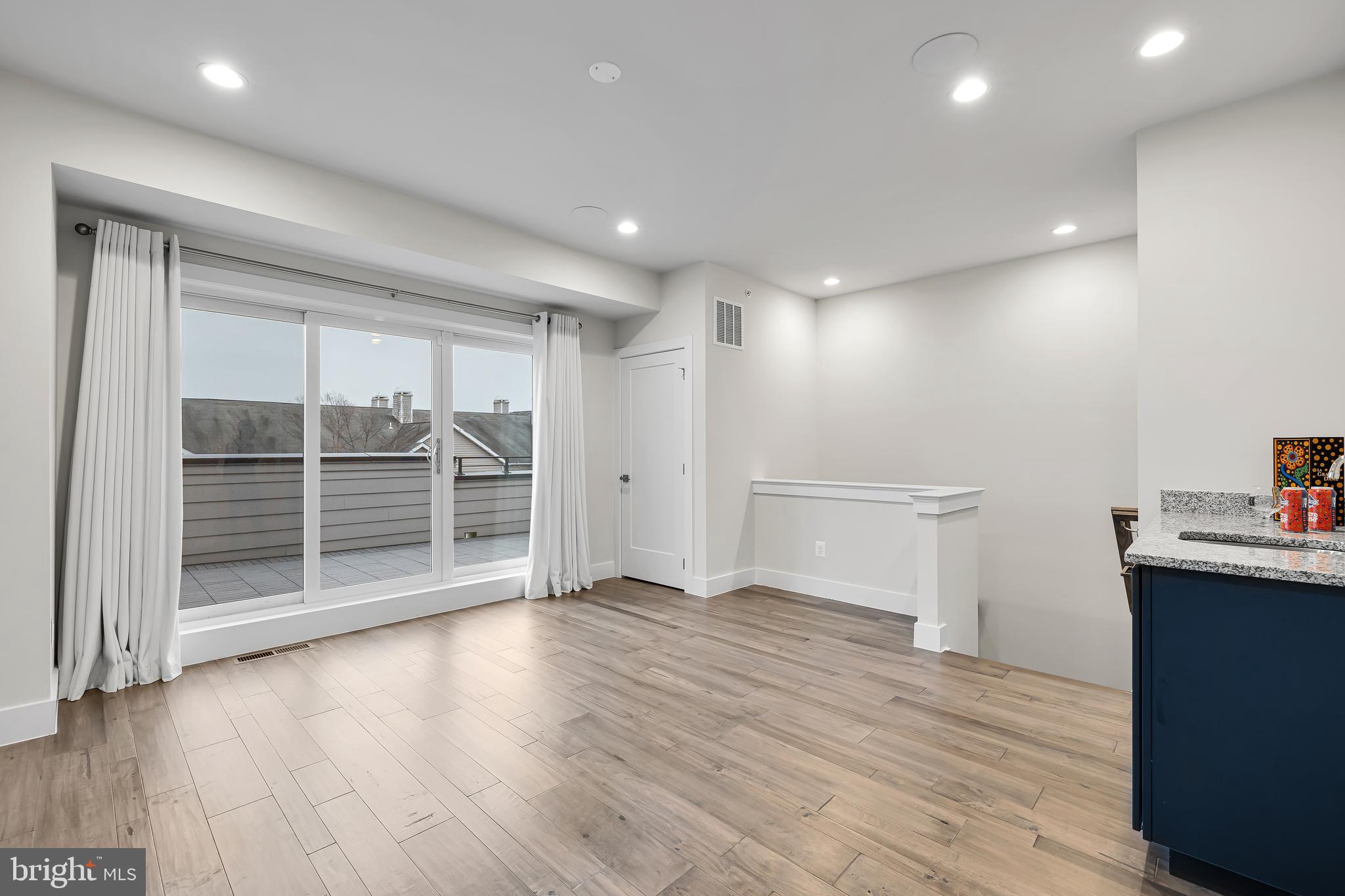 EISENHOWER SQUARE - Residential Lease