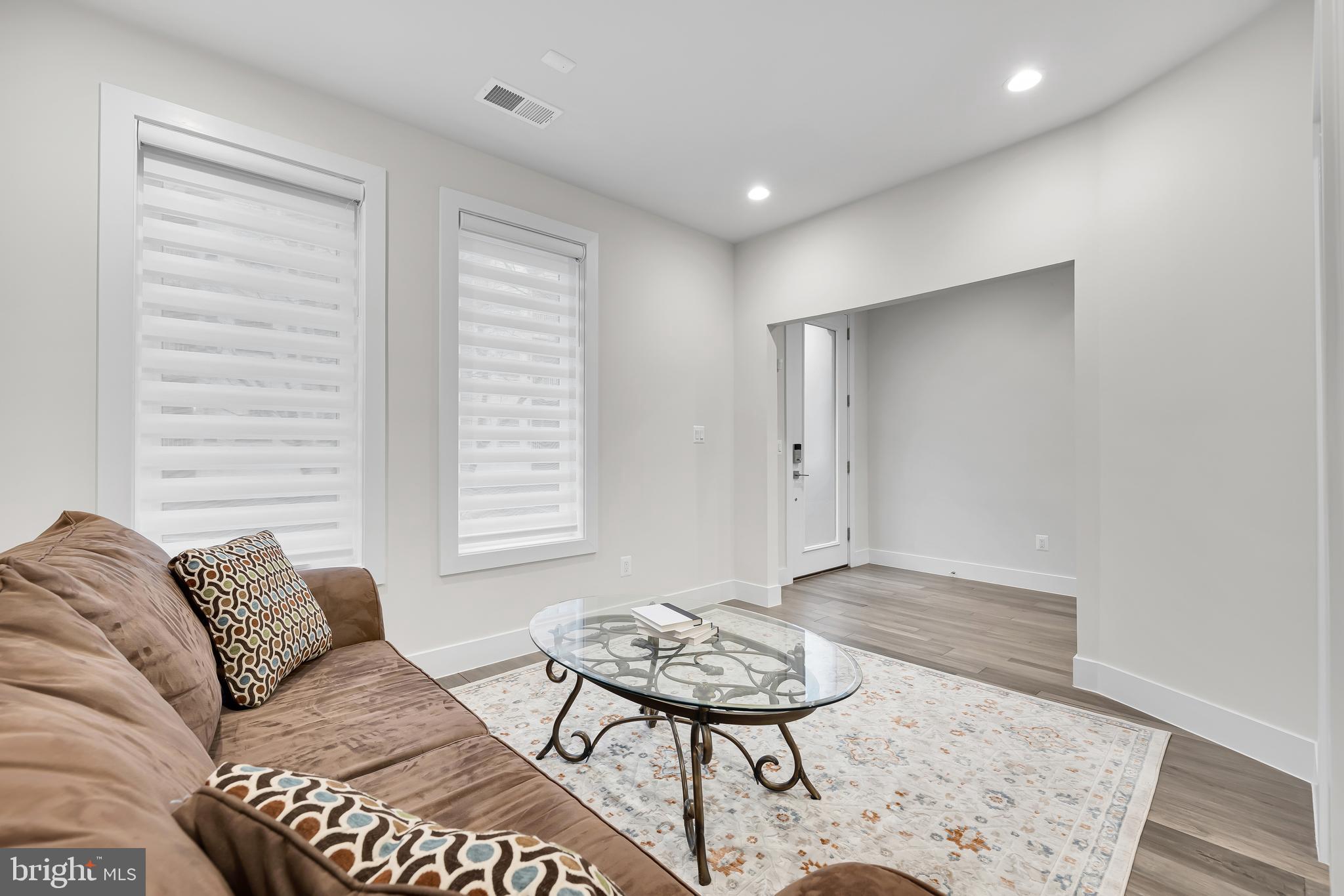 EISENHOWER SQUARE - Residential Lease