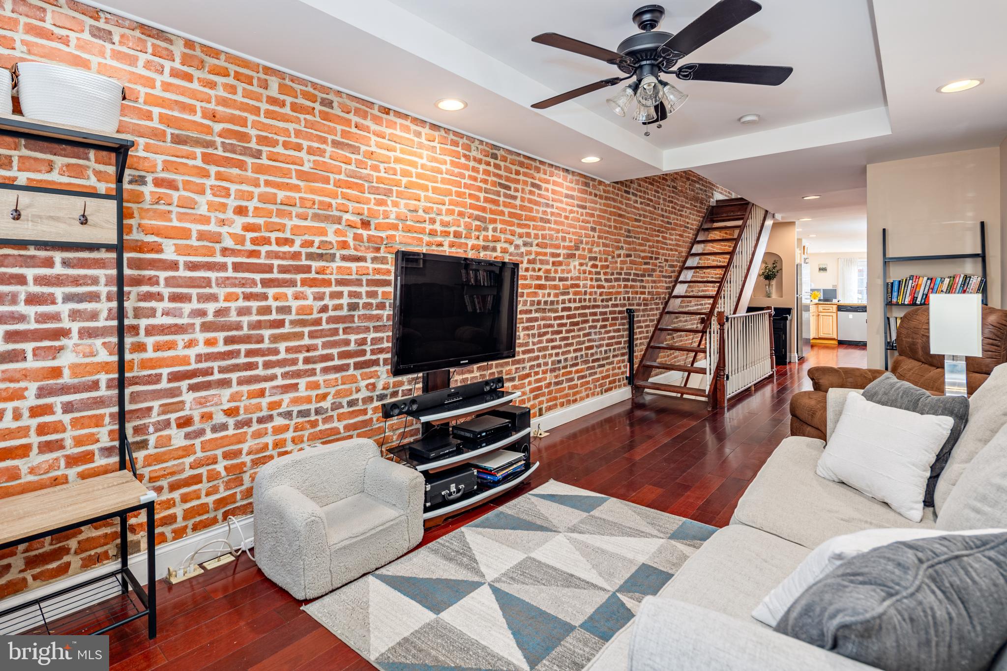 2515 FAIT AVENUE