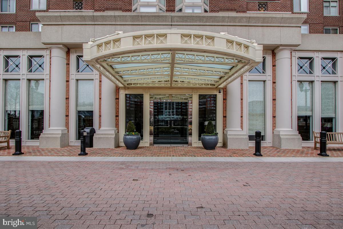 THE WISCONSIN - Residential