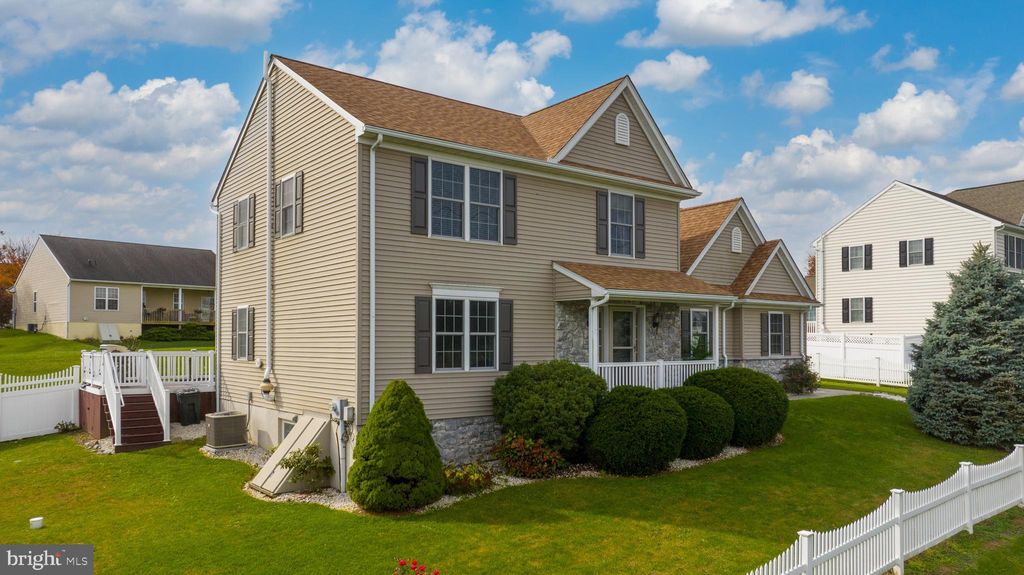 Photo of 215 W SUNHILL RD, MANHEIM, PA 17545 (MLS # PALA2027352)