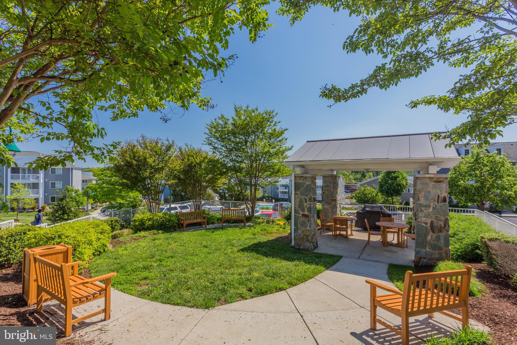 WEST VILLAGE OF SHIRLINGTON - Residential