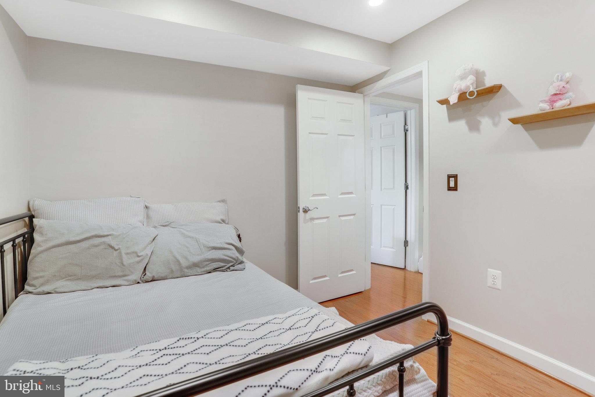 WEST VILLAGE OF SHIRLINGTON - Residential