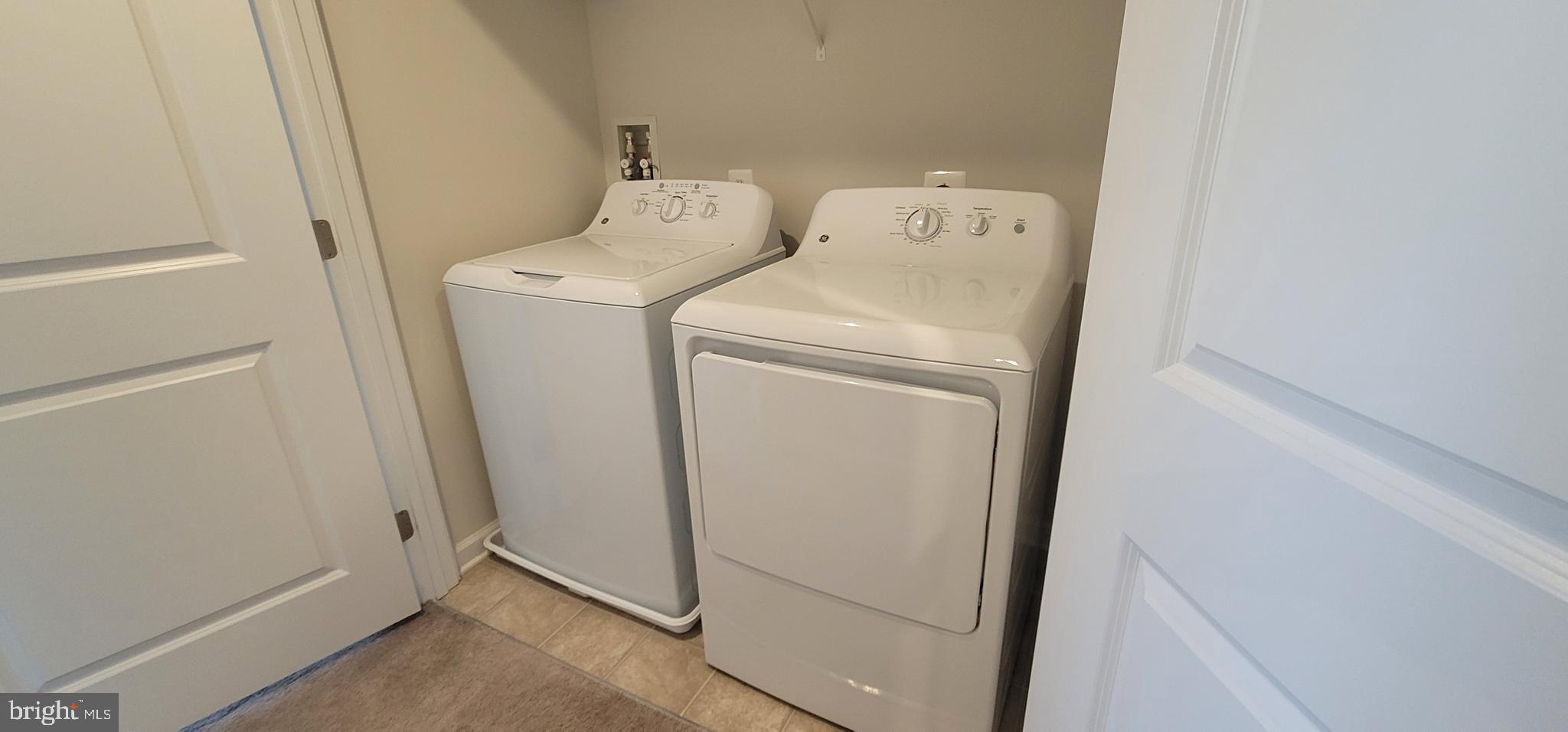 THE LAKES AT MARTINSBURG - Residential Lease