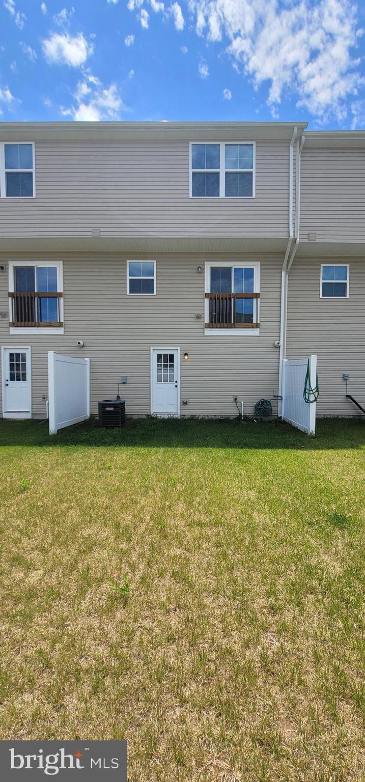 THE LAKES AT MARTINSBURG - Residential Lease