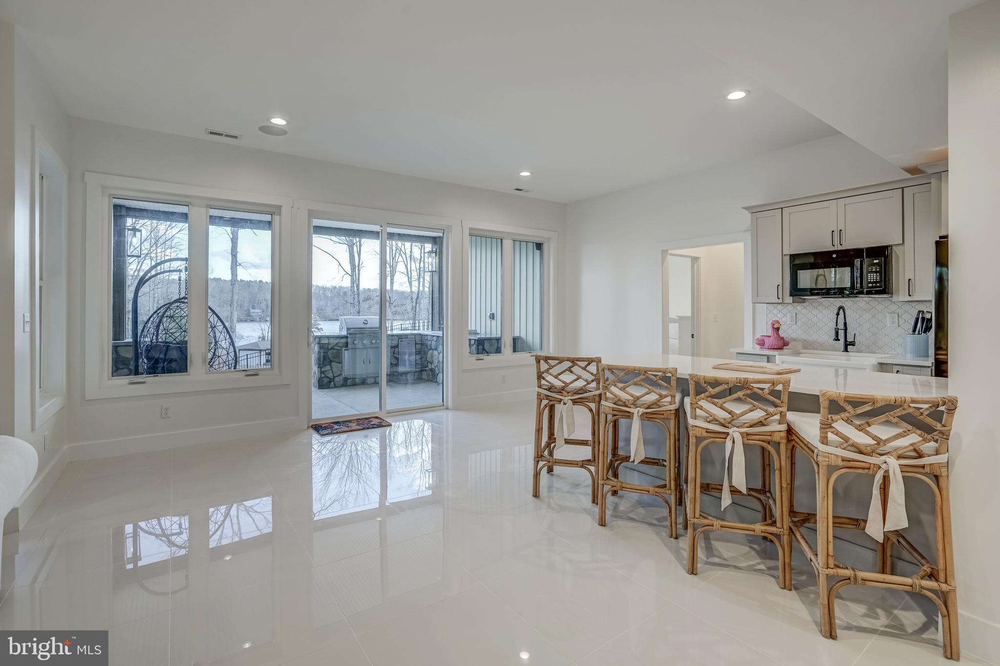 MITCHELL POINT - Residential