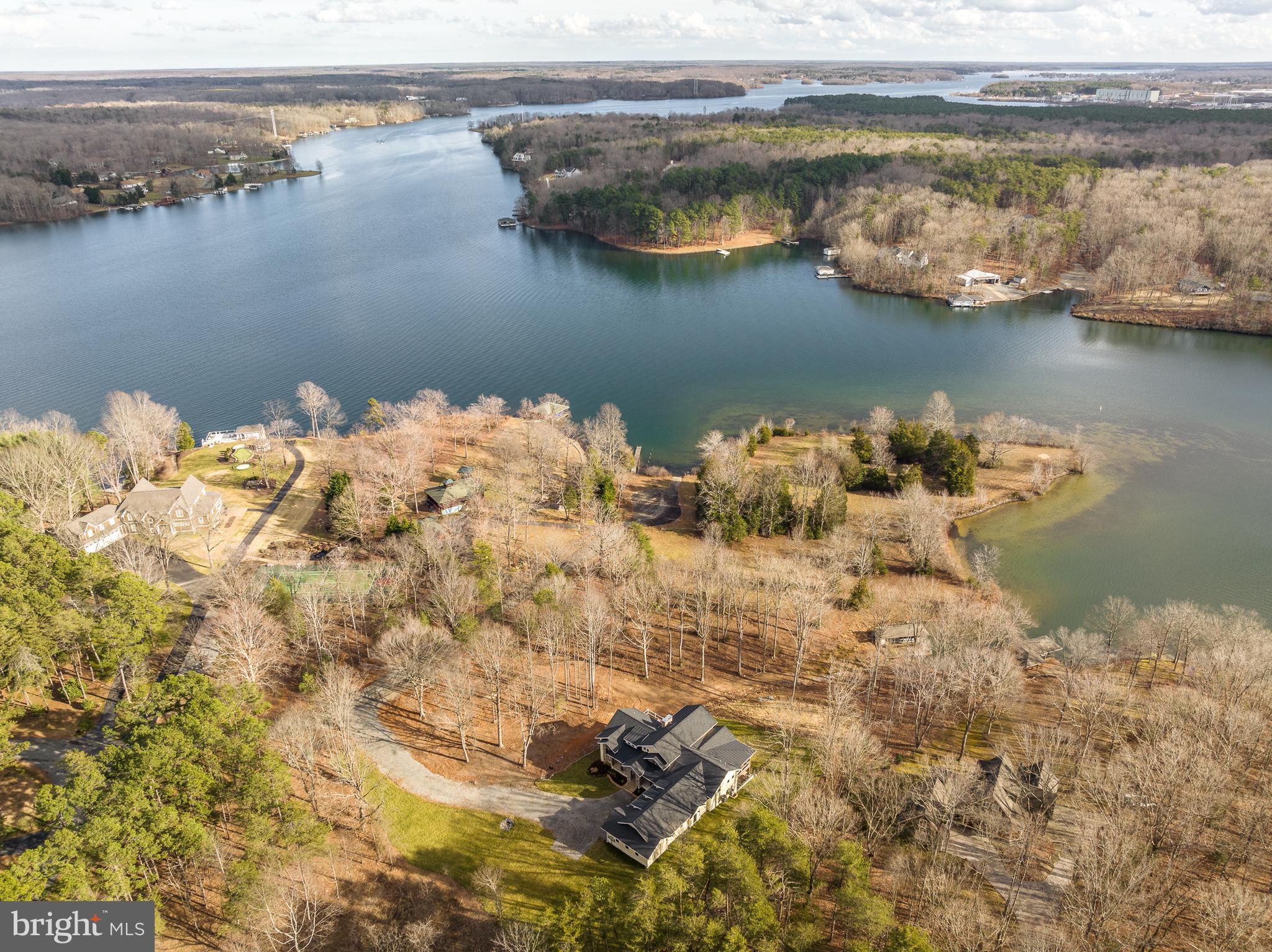 MITCHELL POINT - Residential