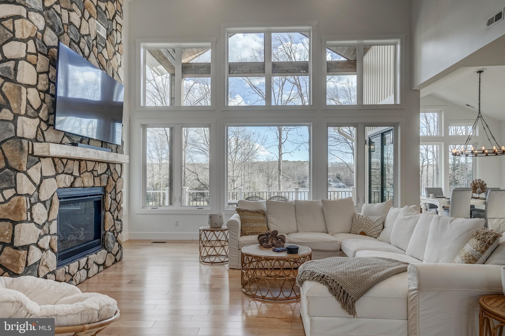 MITCHELL POINT - Residential