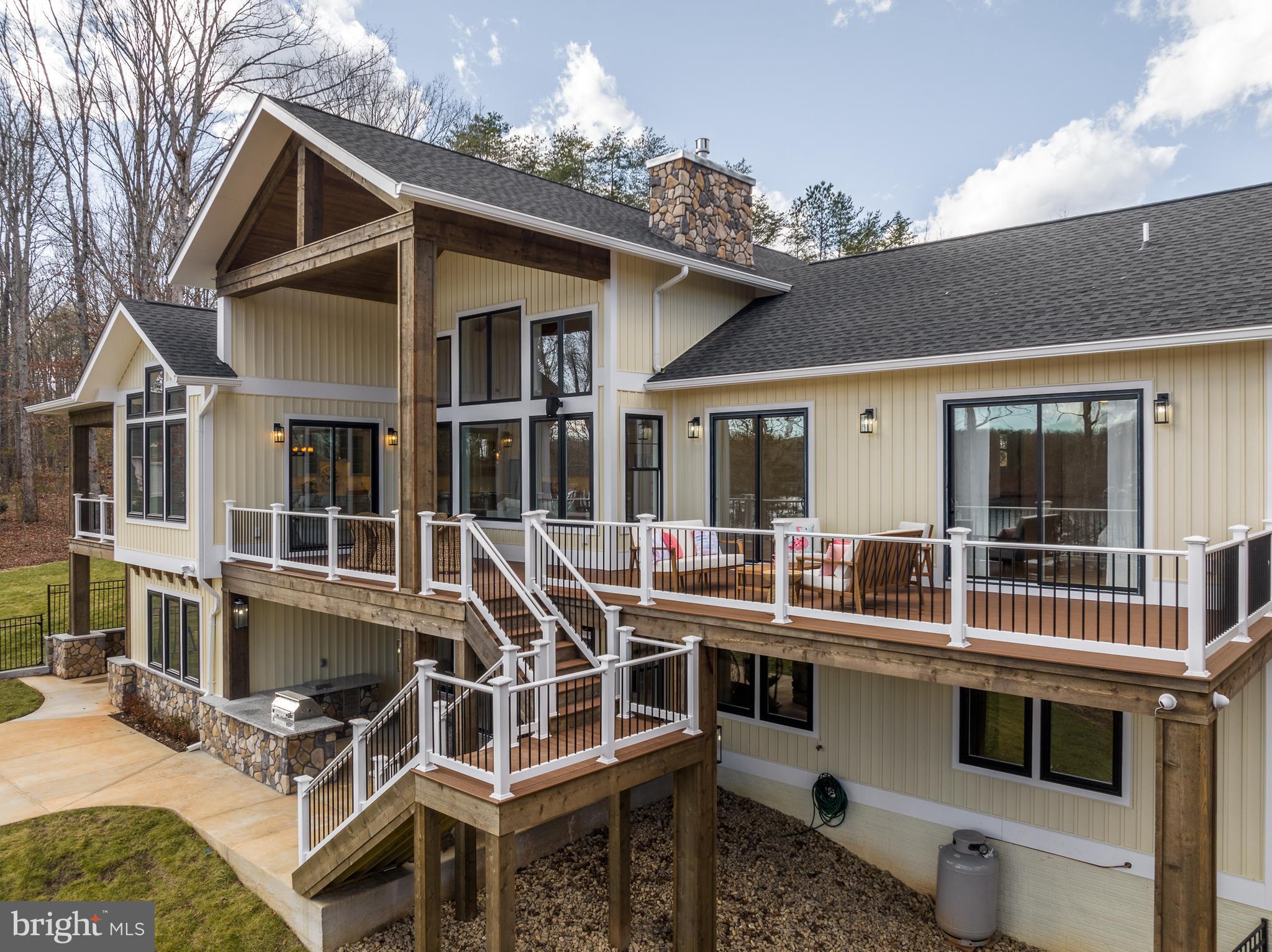 MITCHELL POINT - Residential