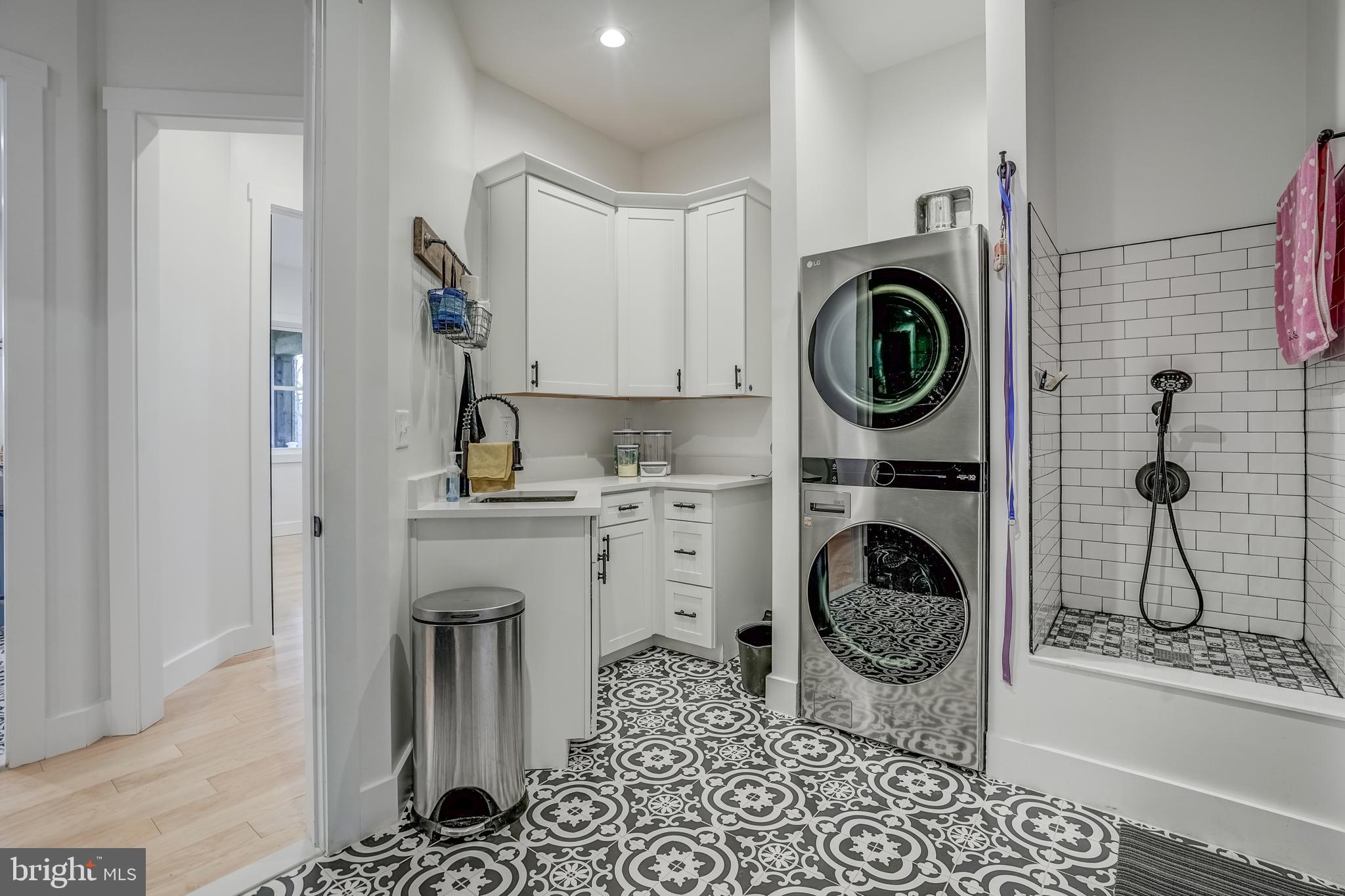 MITCHELL POINT - Residential