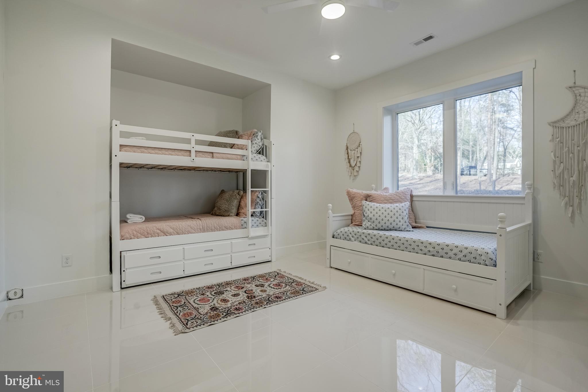 MITCHELL POINT - Residential