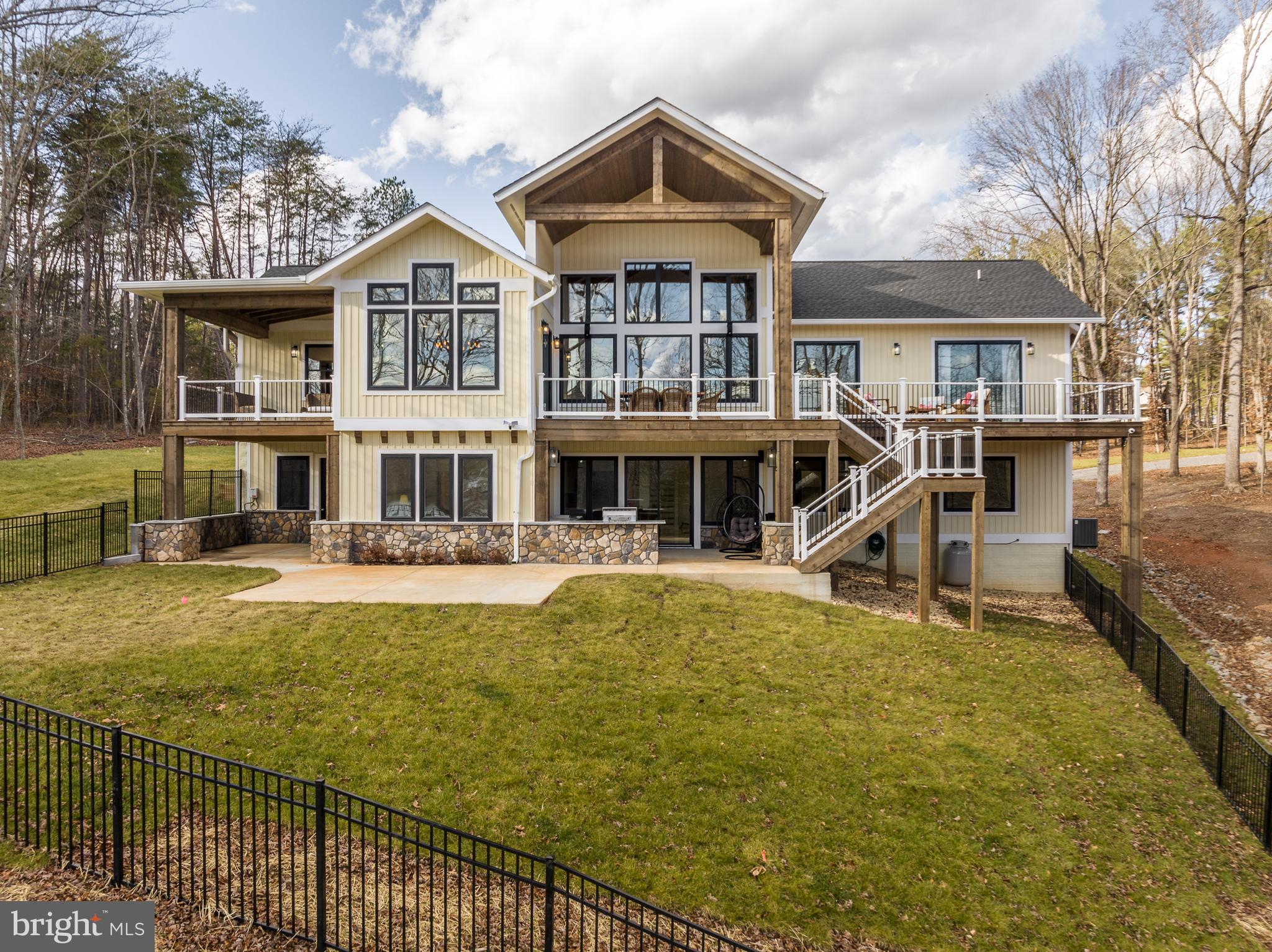 MITCHELL POINT - Residential