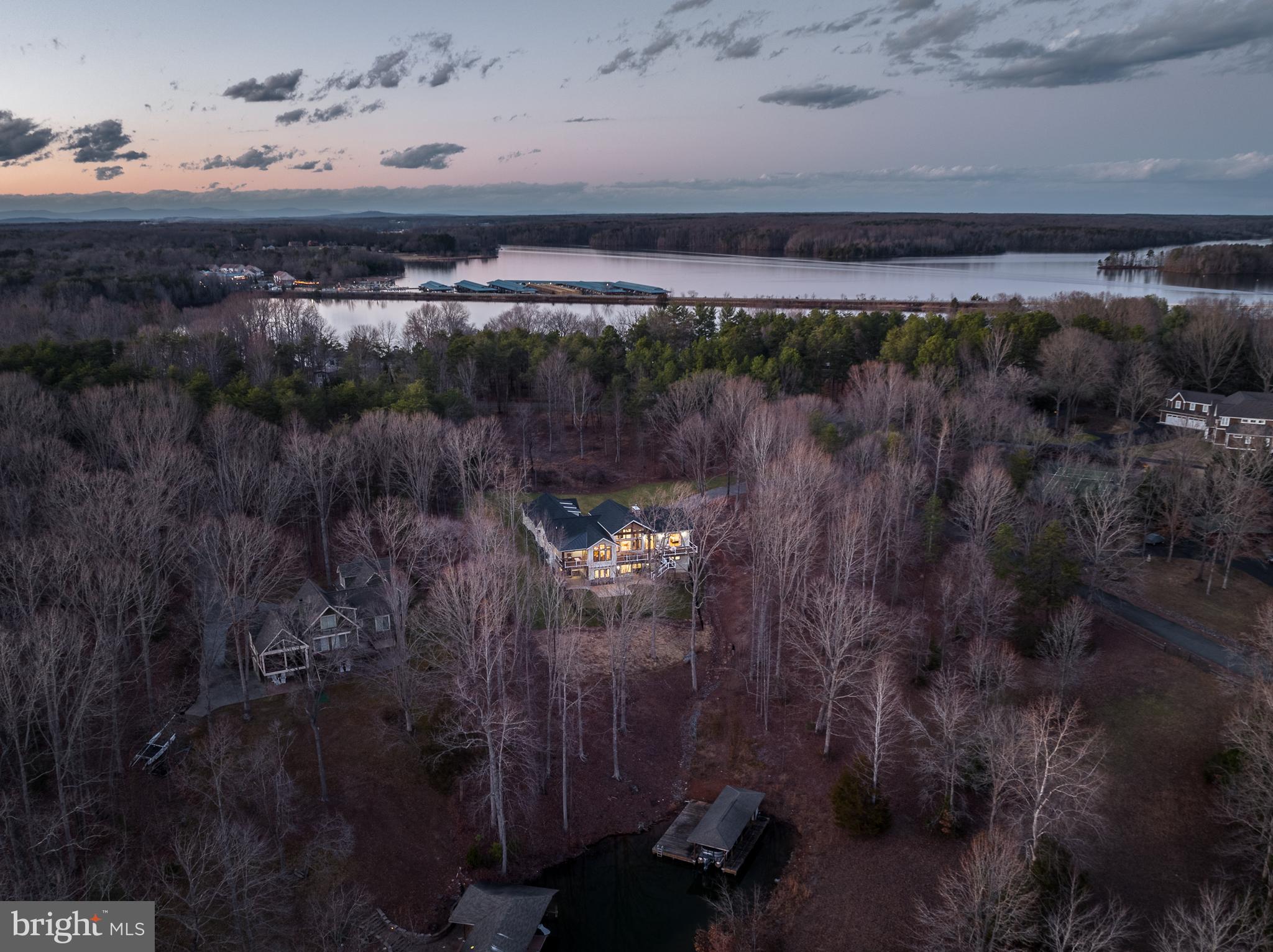 MITCHELL POINT - Residential