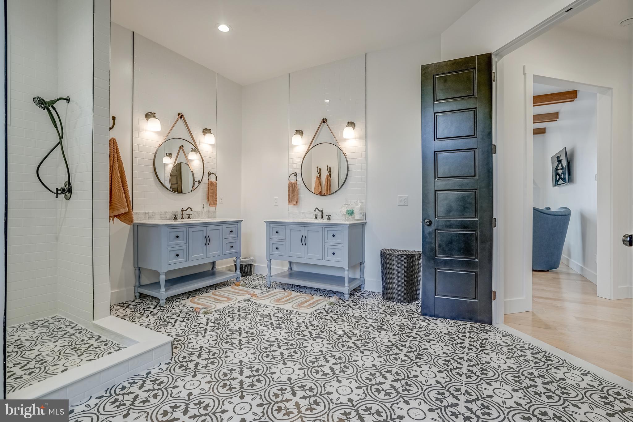 MITCHELL POINT - Residential