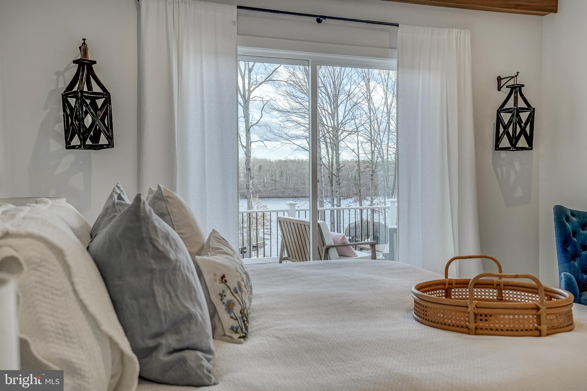 MITCHELL POINT - Residential