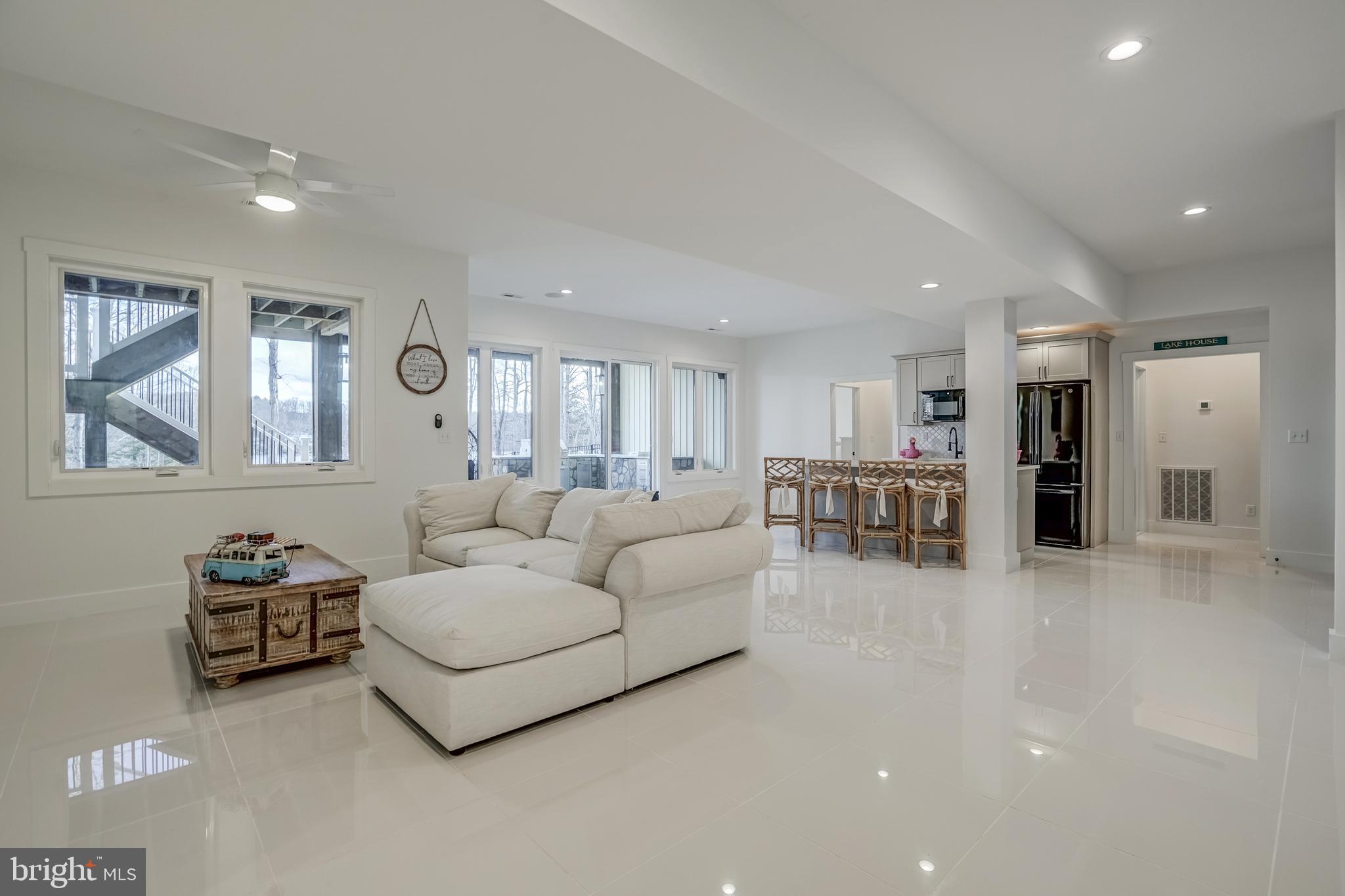 MITCHELL POINT - Residential