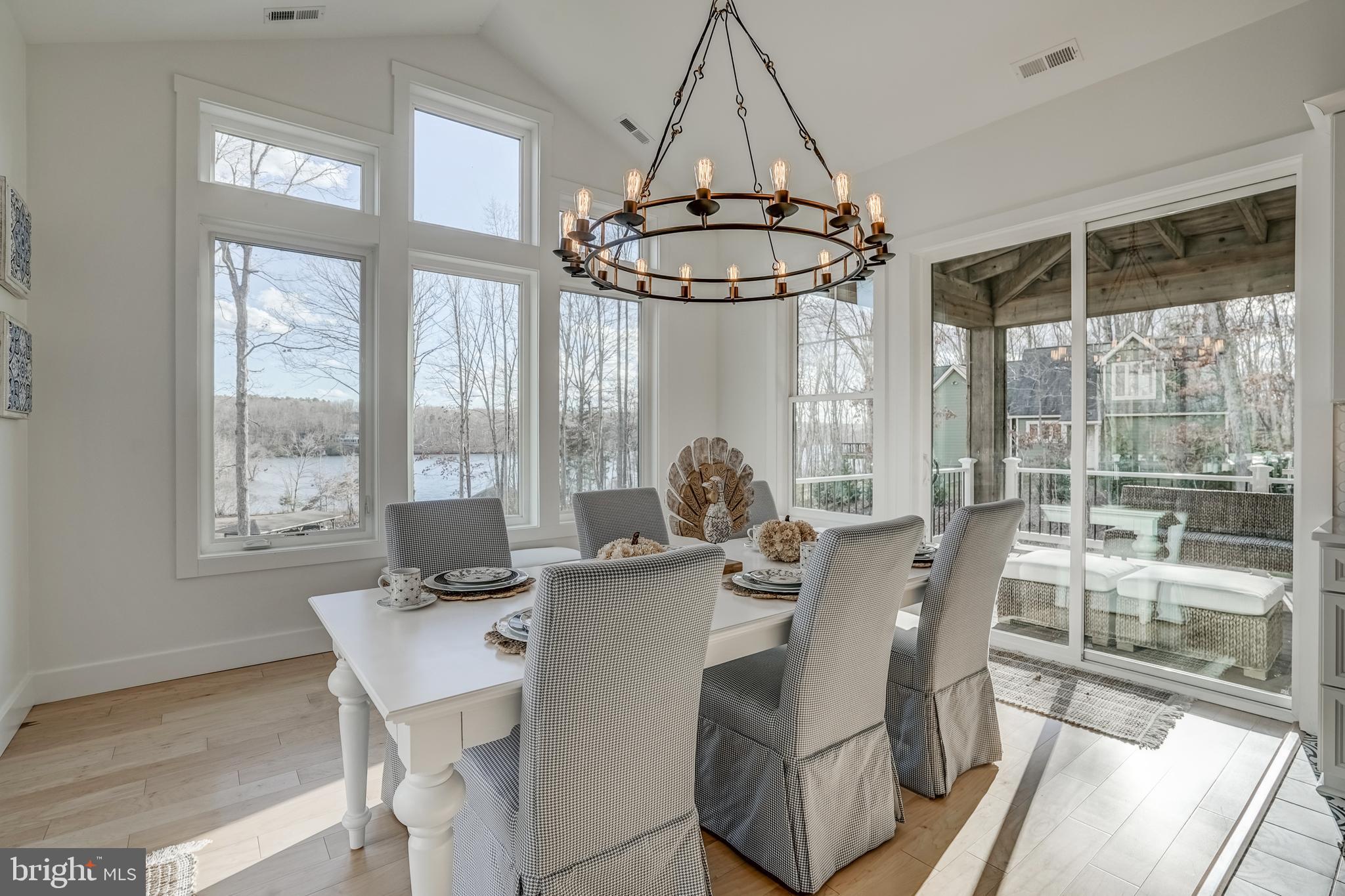 MITCHELL POINT - Residential