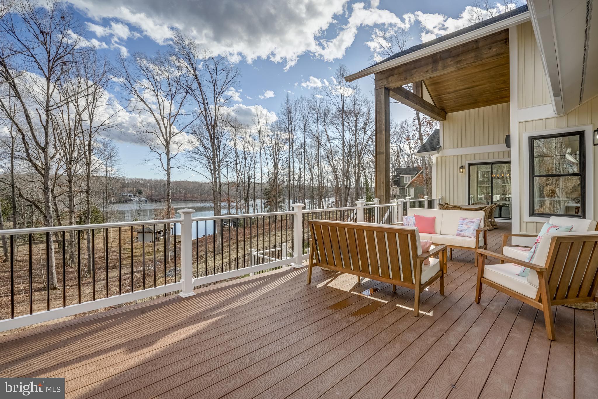 MITCHELL POINT - Residential