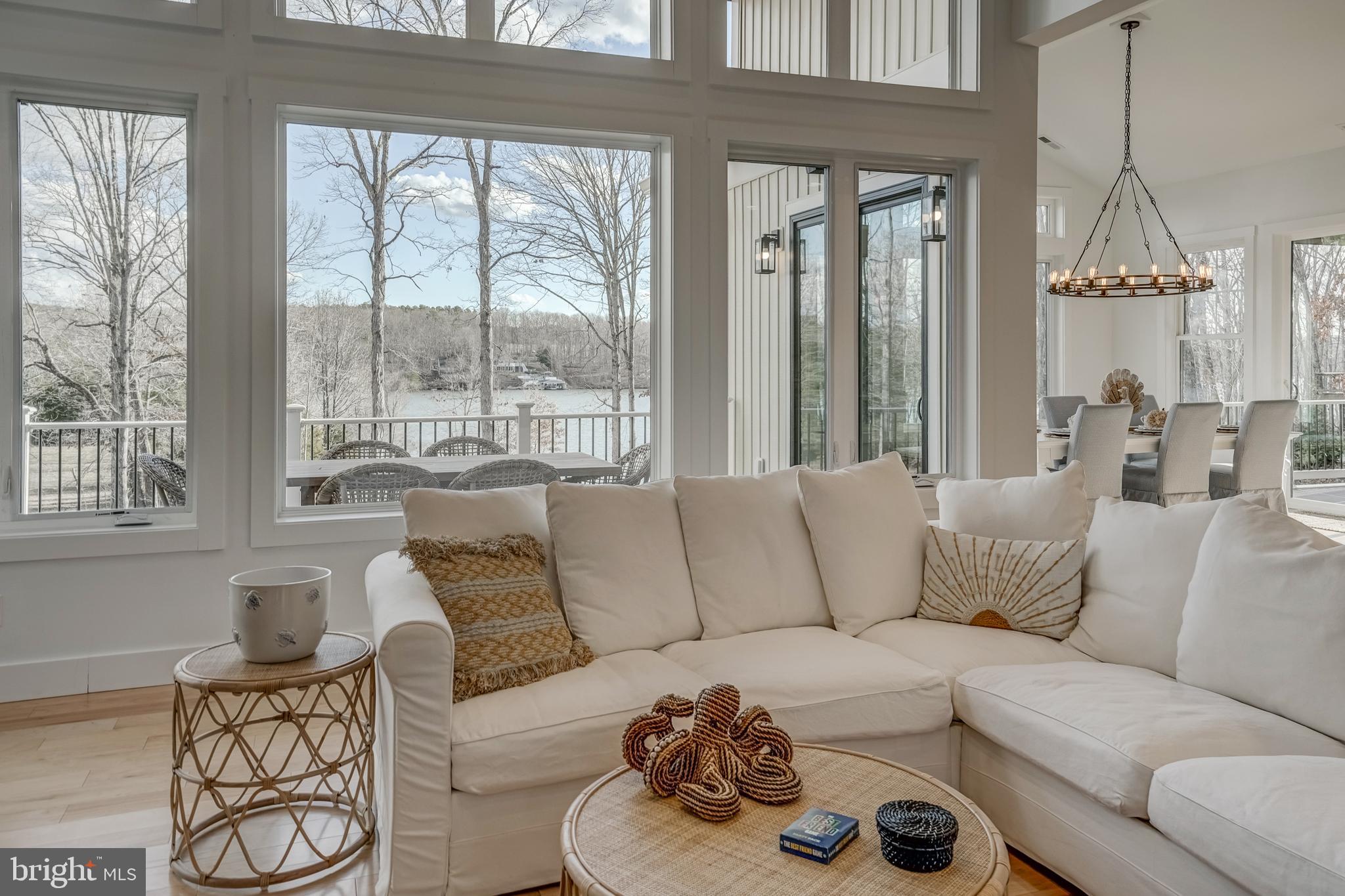 MITCHELL POINT - Residential